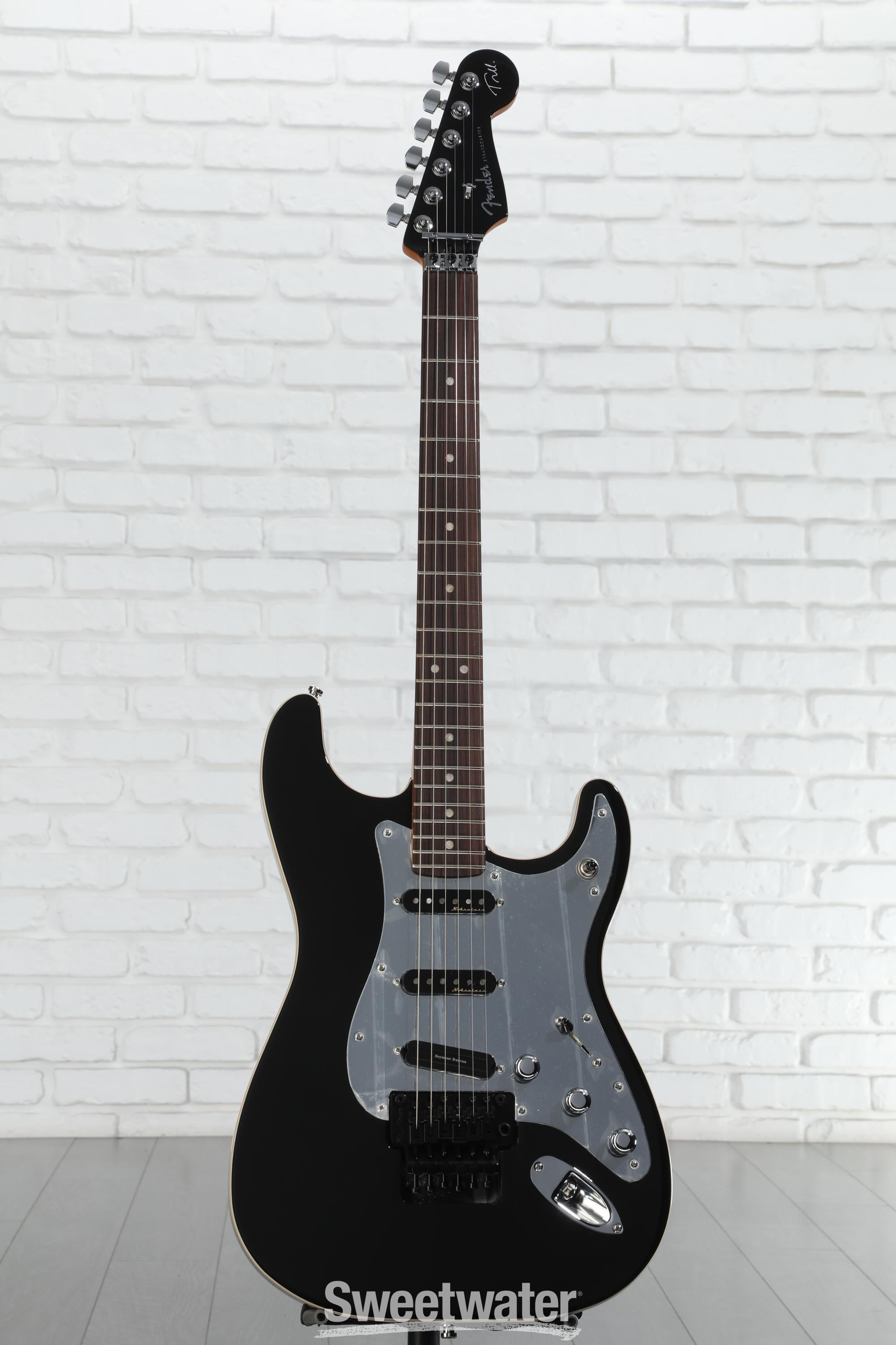 Tom Morello Stratocaster ® Fender Tom Morello Stratocaster - Black | Sweetwater