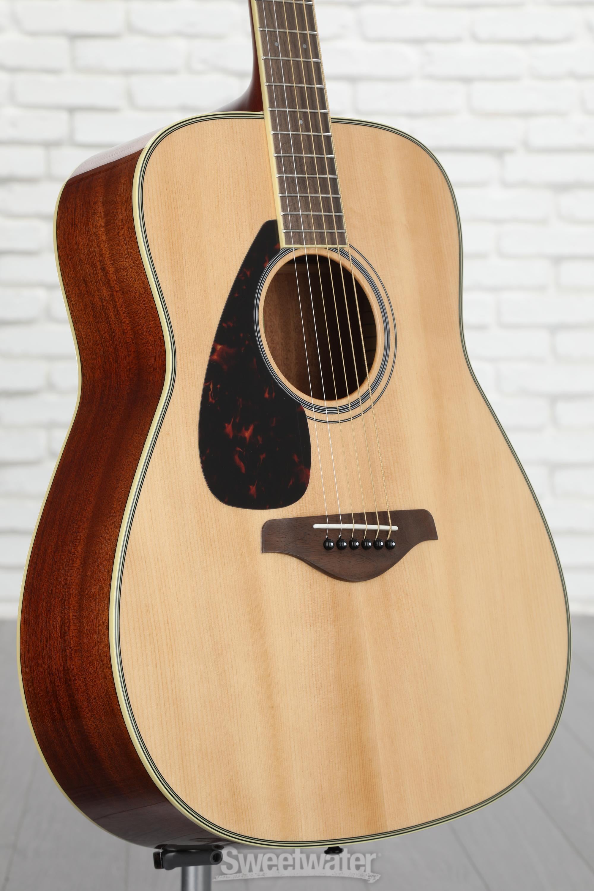 Yamaha FG820 Dreadnought Left-handed Acoustic Guitar - Natural