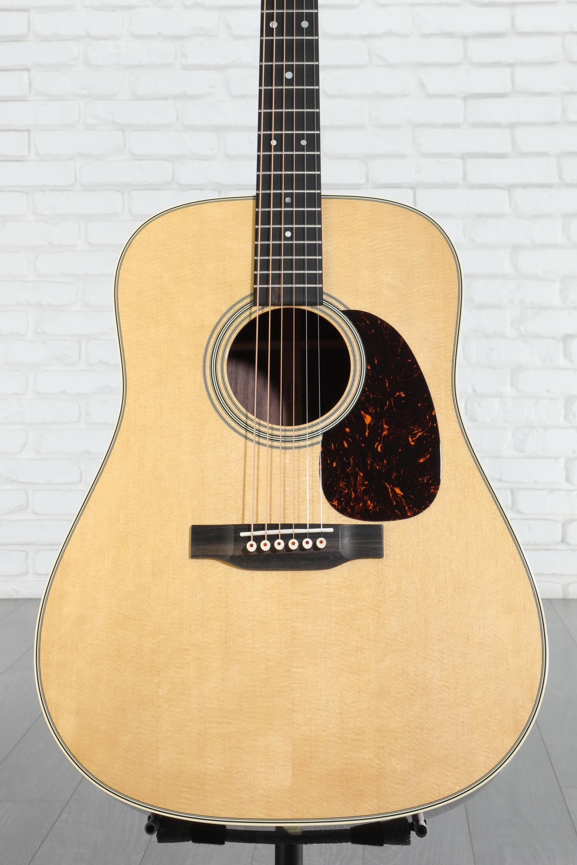 Martin & Co　D-28 Martin D-28 Standard Series Acoustic Guitar - Natural with