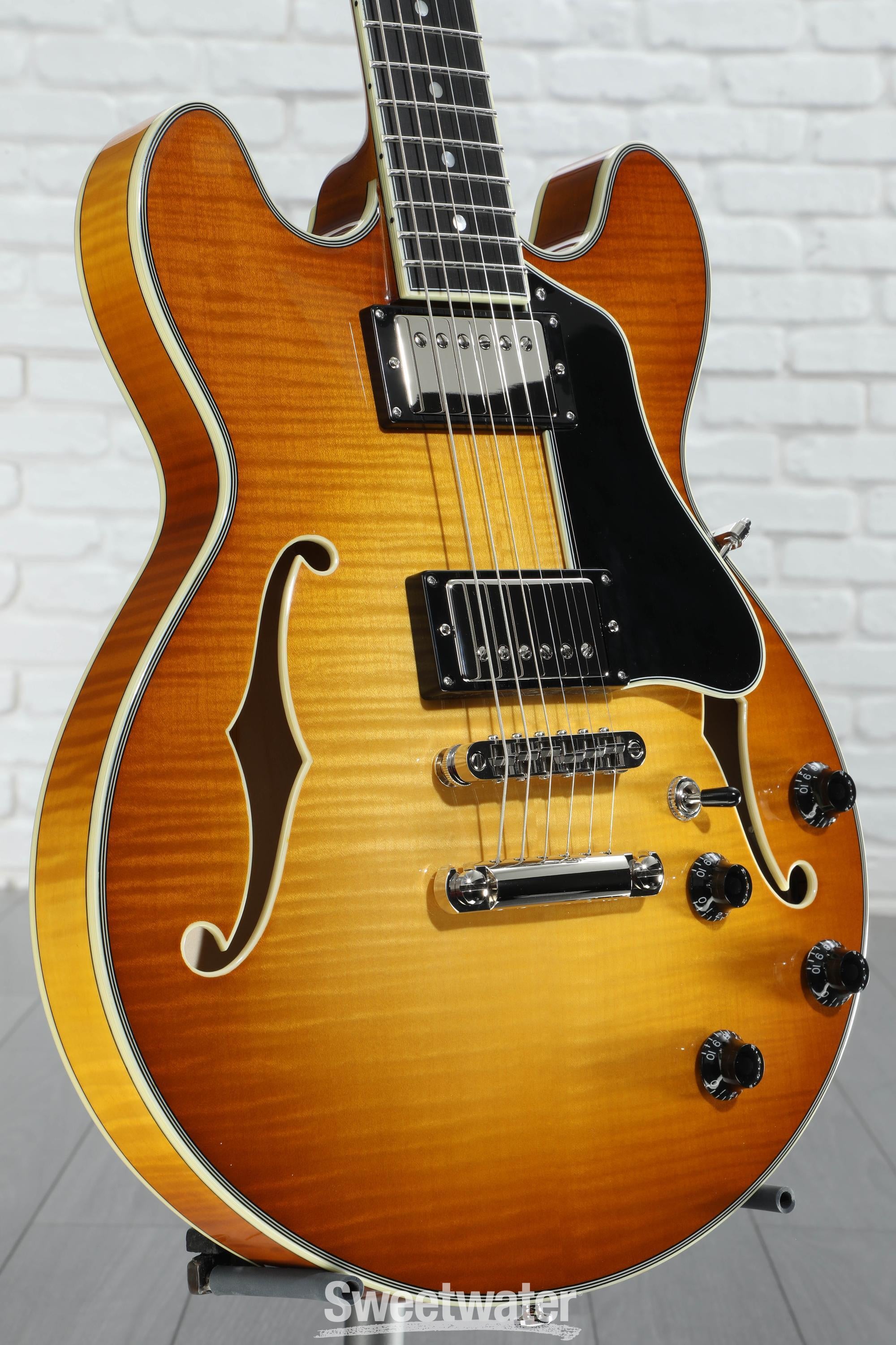 Eastman Guitars T484-GB Thinline Semi-hollowbody Electric Guitar