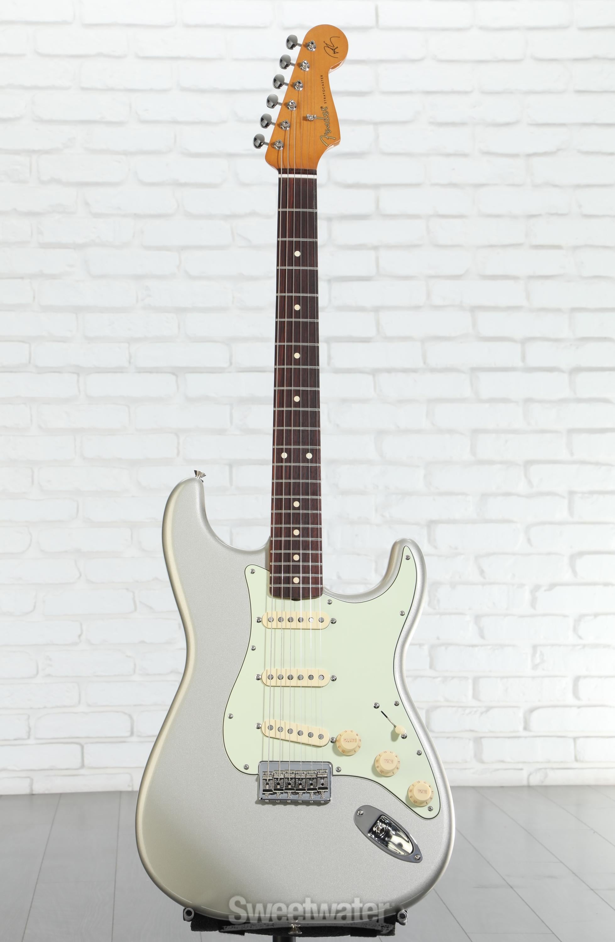 ギター Fender Robert Cray Stratocaster Fender Robert Cray Standard Stratocaster Electric Guitar