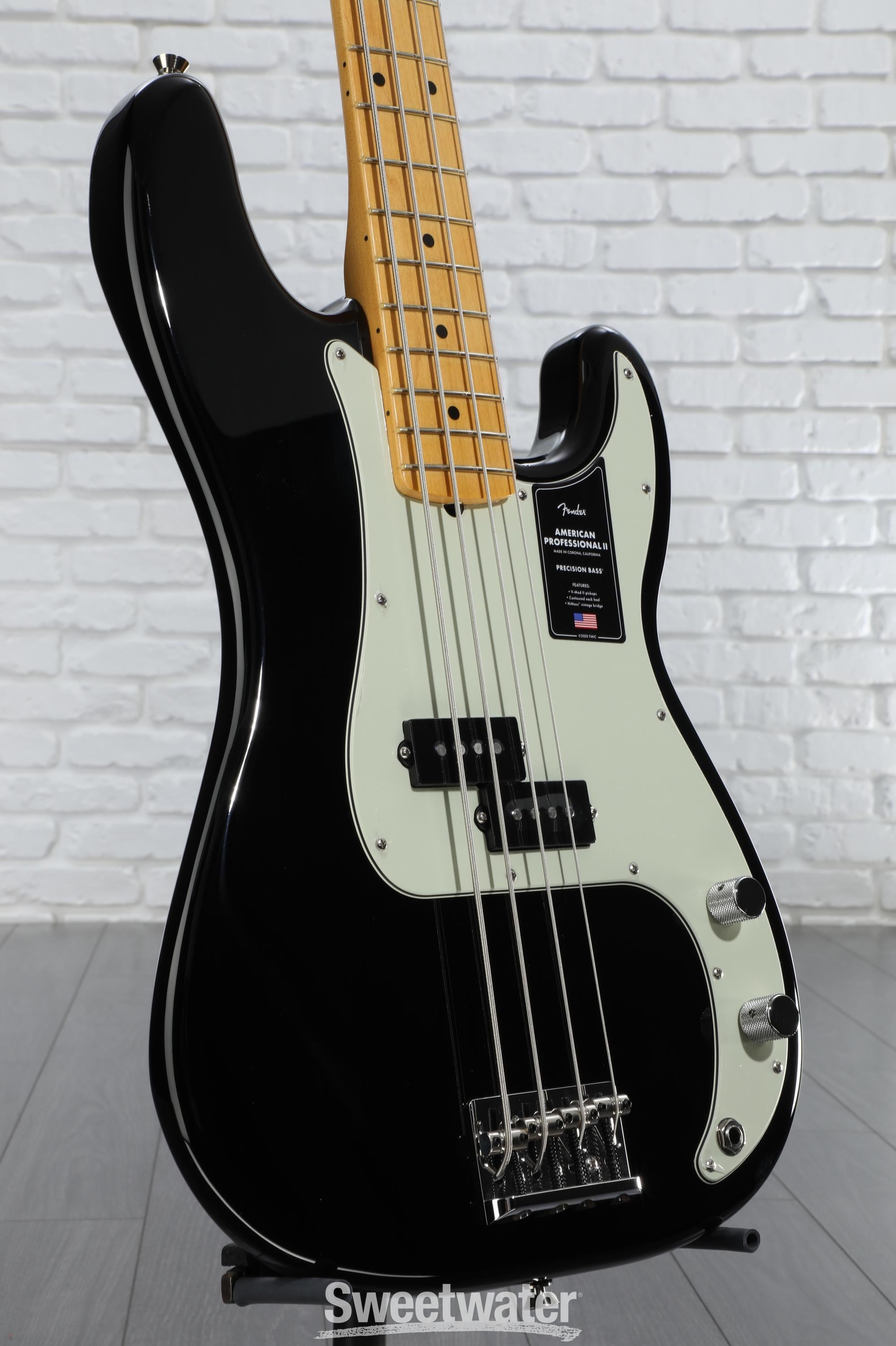 Fender American Professional II Precision Bass - Black with Maple Fingerboard