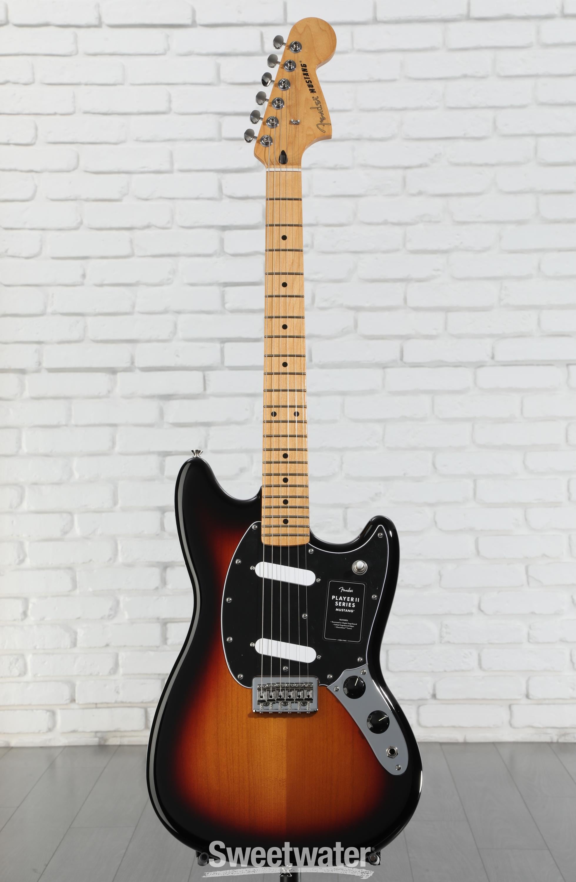 Fender Player II Mustang - 3-color Sunburst with Maple
