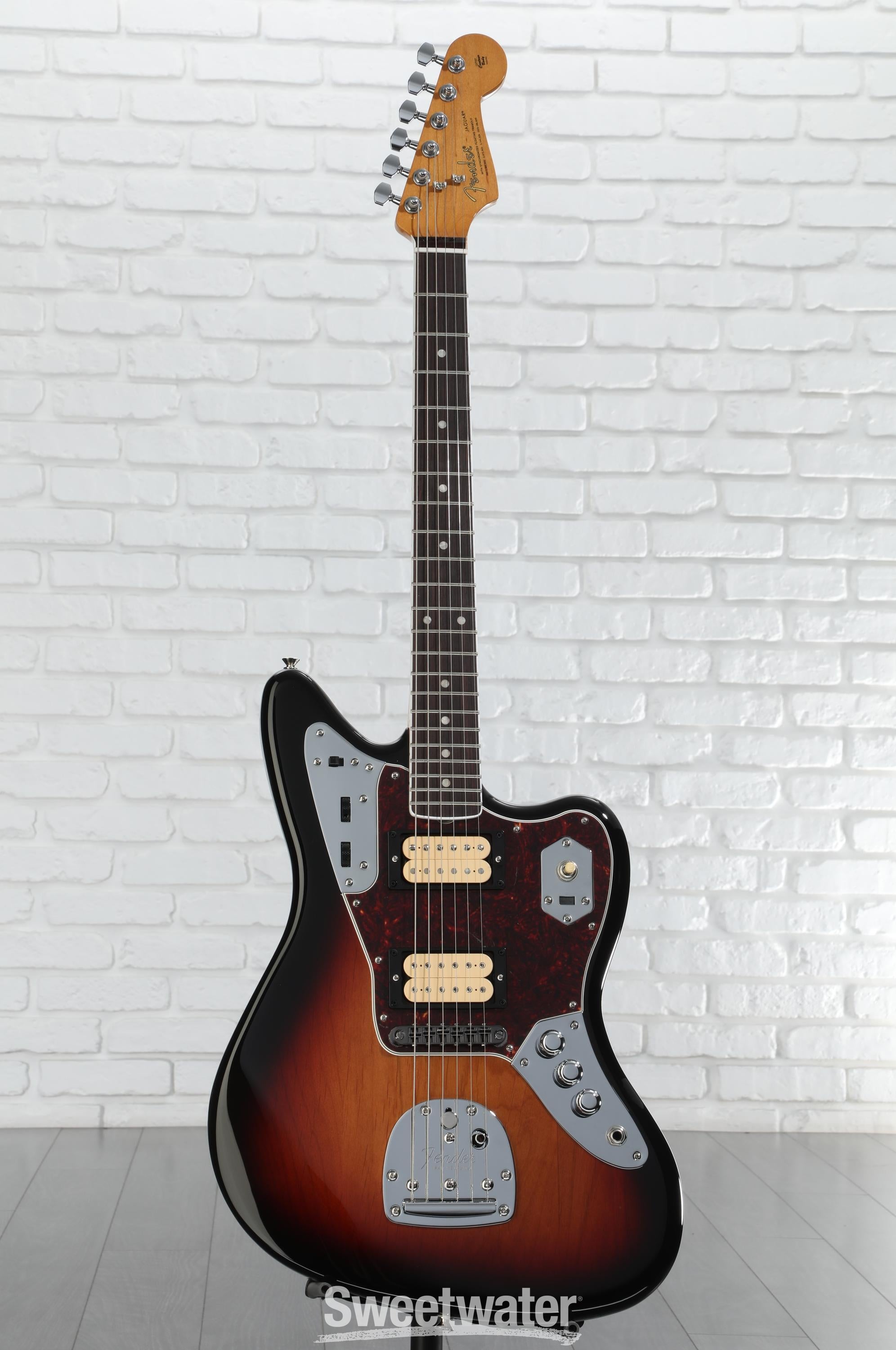 Amazon.com: Fender Kurt Cobain Jaguar NOS - 3-Tone Sunburst