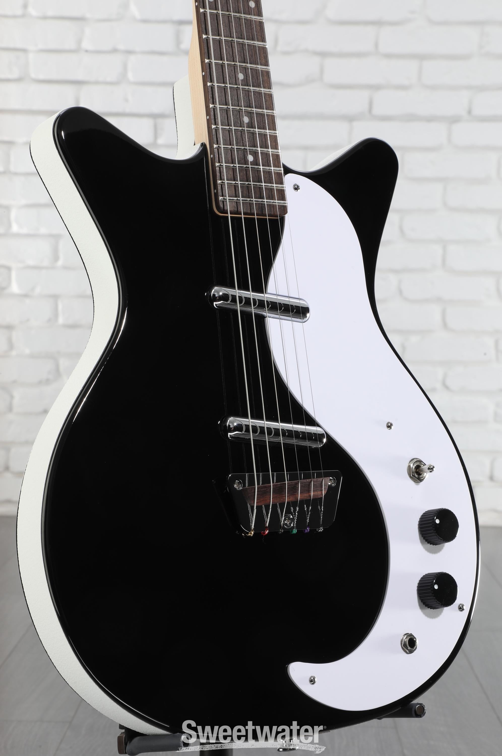 Danelectro DC-59 エレキギター 黒 018026 専用ケース付き Amazon.com: Danelectro Blackout 59 Electric Guitar - Black