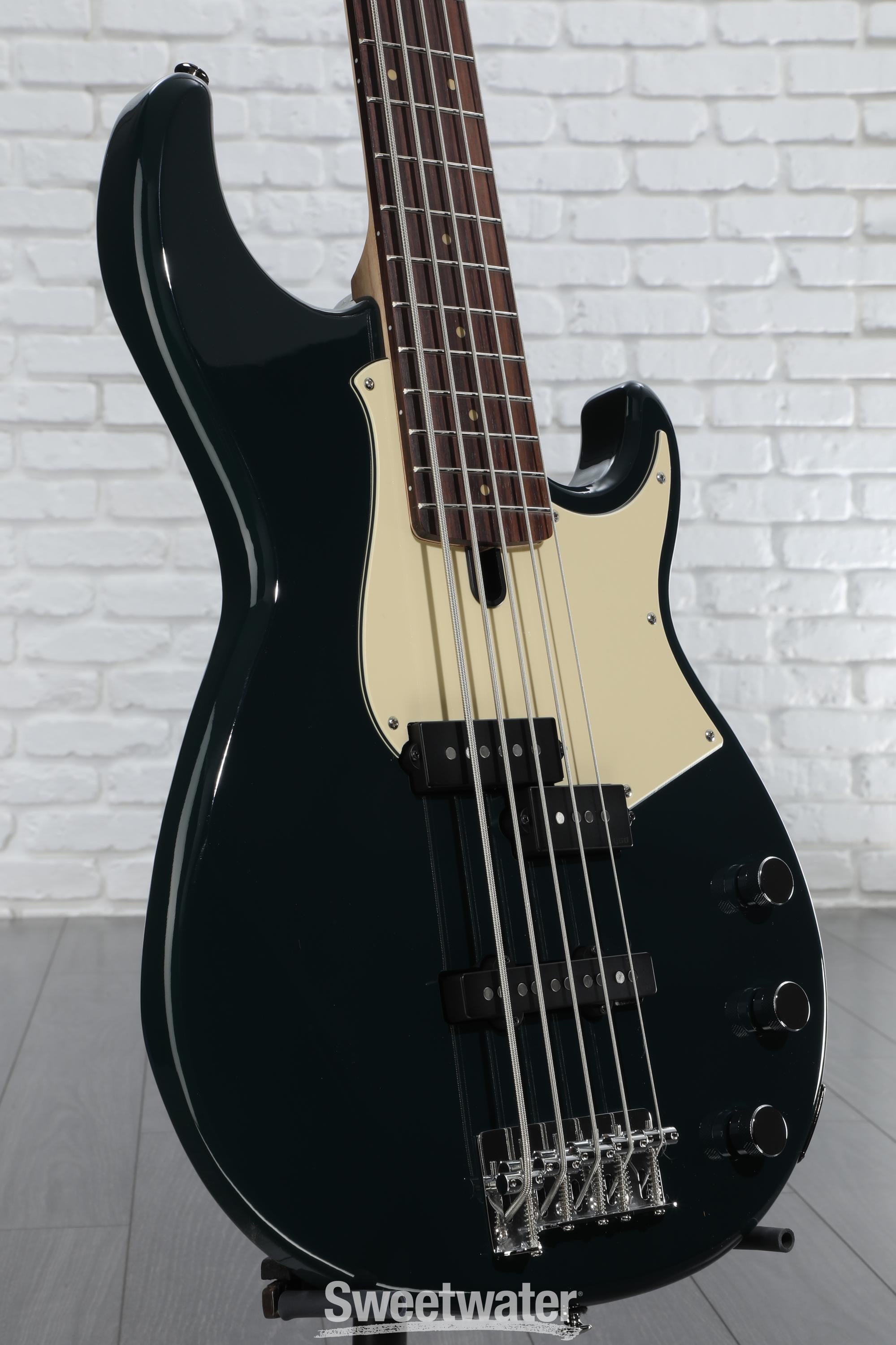 Yamaha BB435 5弦ベース Yamaha BB435 5-string Bass Guitar - Teal Blue | Sweetwater