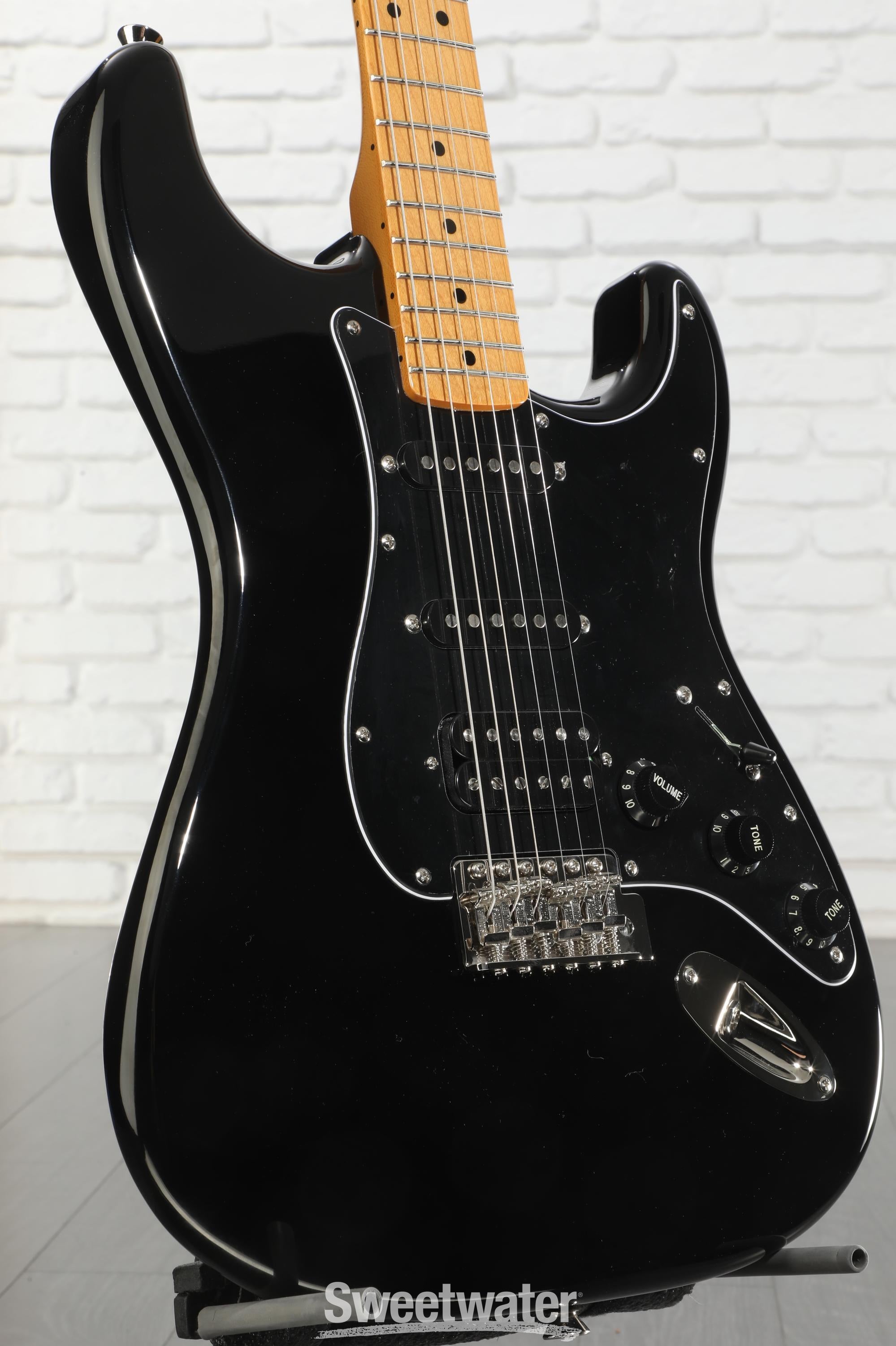 Squier Classic Vibe '70s Stratocaster HSS - Black with Maple
