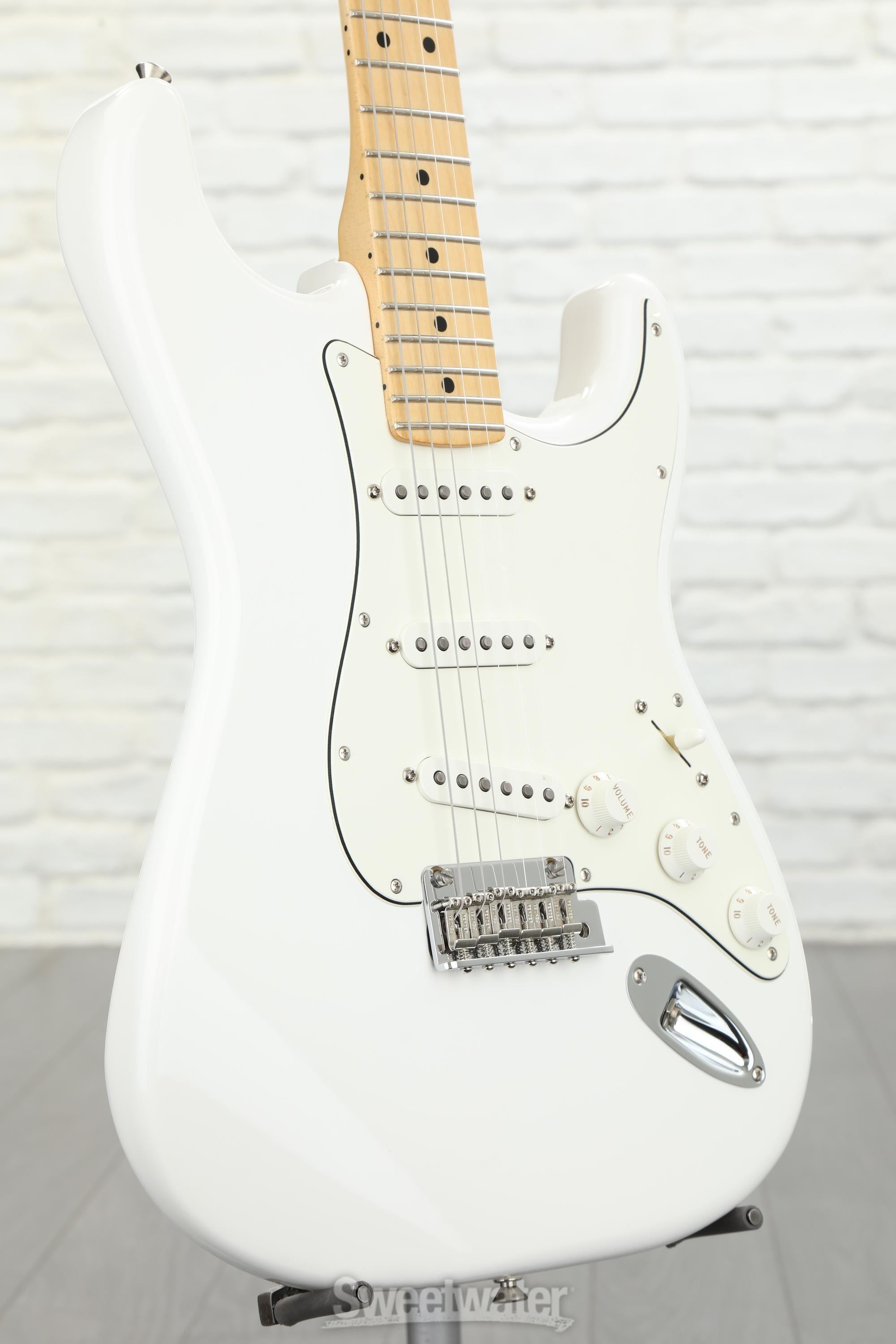 Fender Player Stratocaster - Polar White with Maple Fingerboard