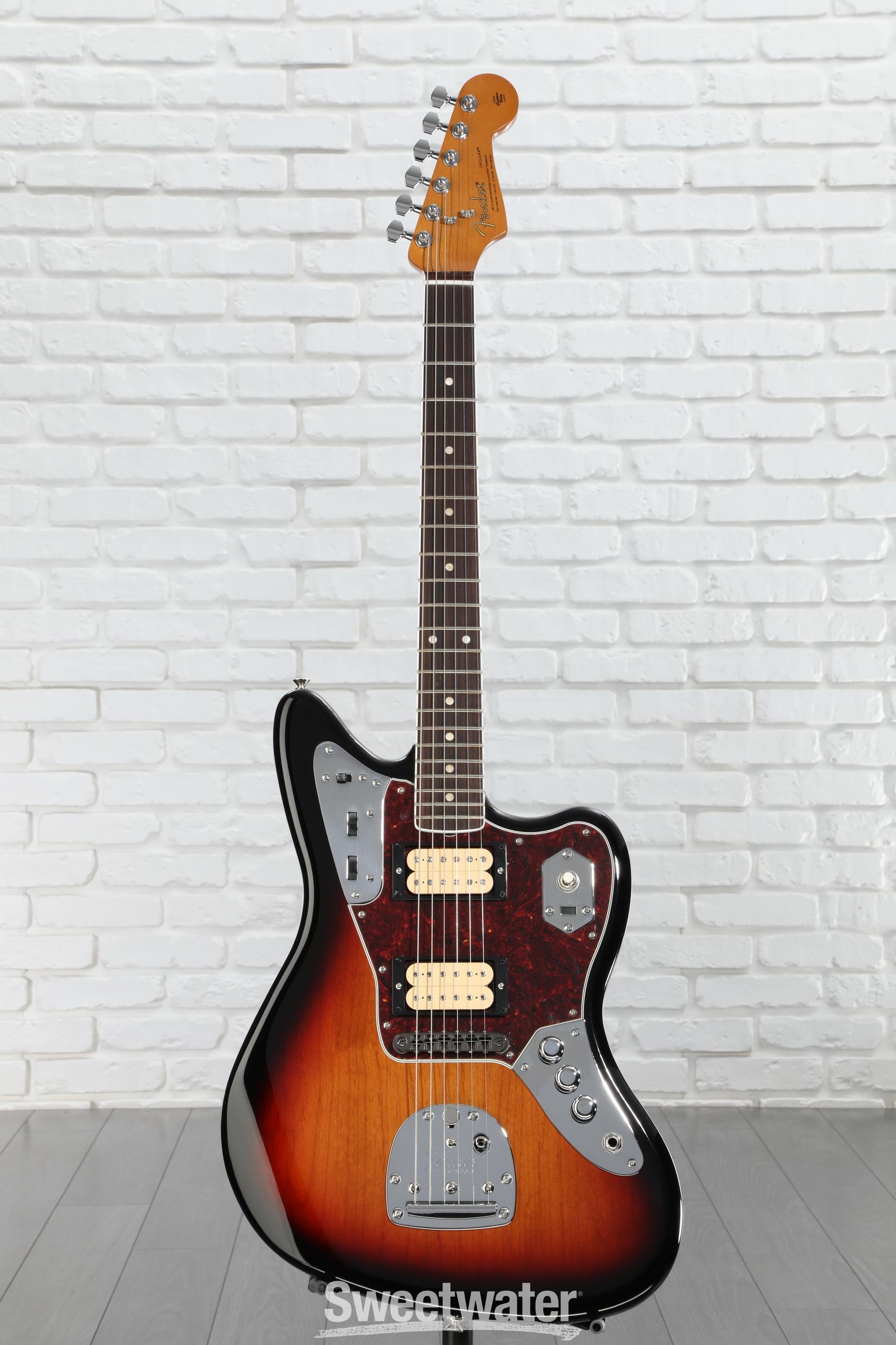 ギター FENDER  Cobain Jaguar NOS Amazon.com: Fender Kurt Cobain Jaguar NOS - 3-Tone Sunburst with