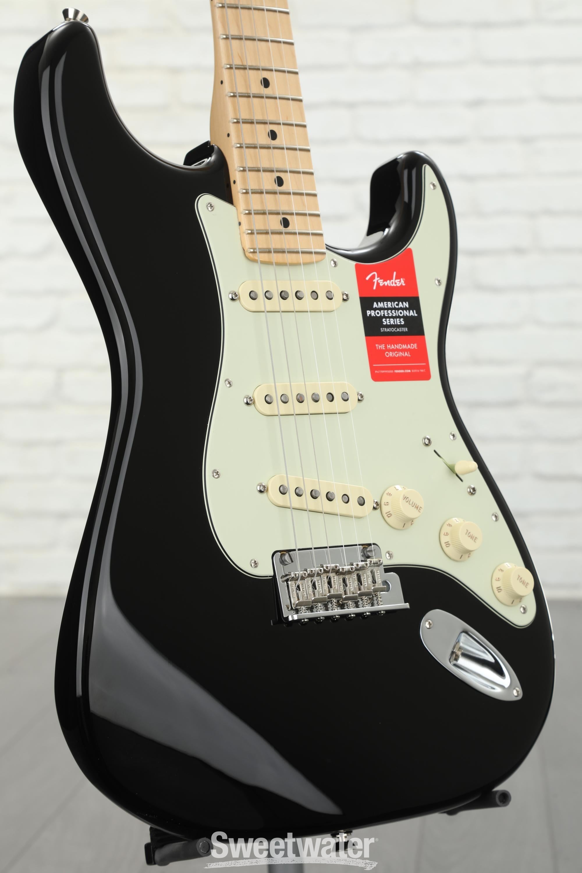 Fender American Professional Stratocaster - Black with Maple