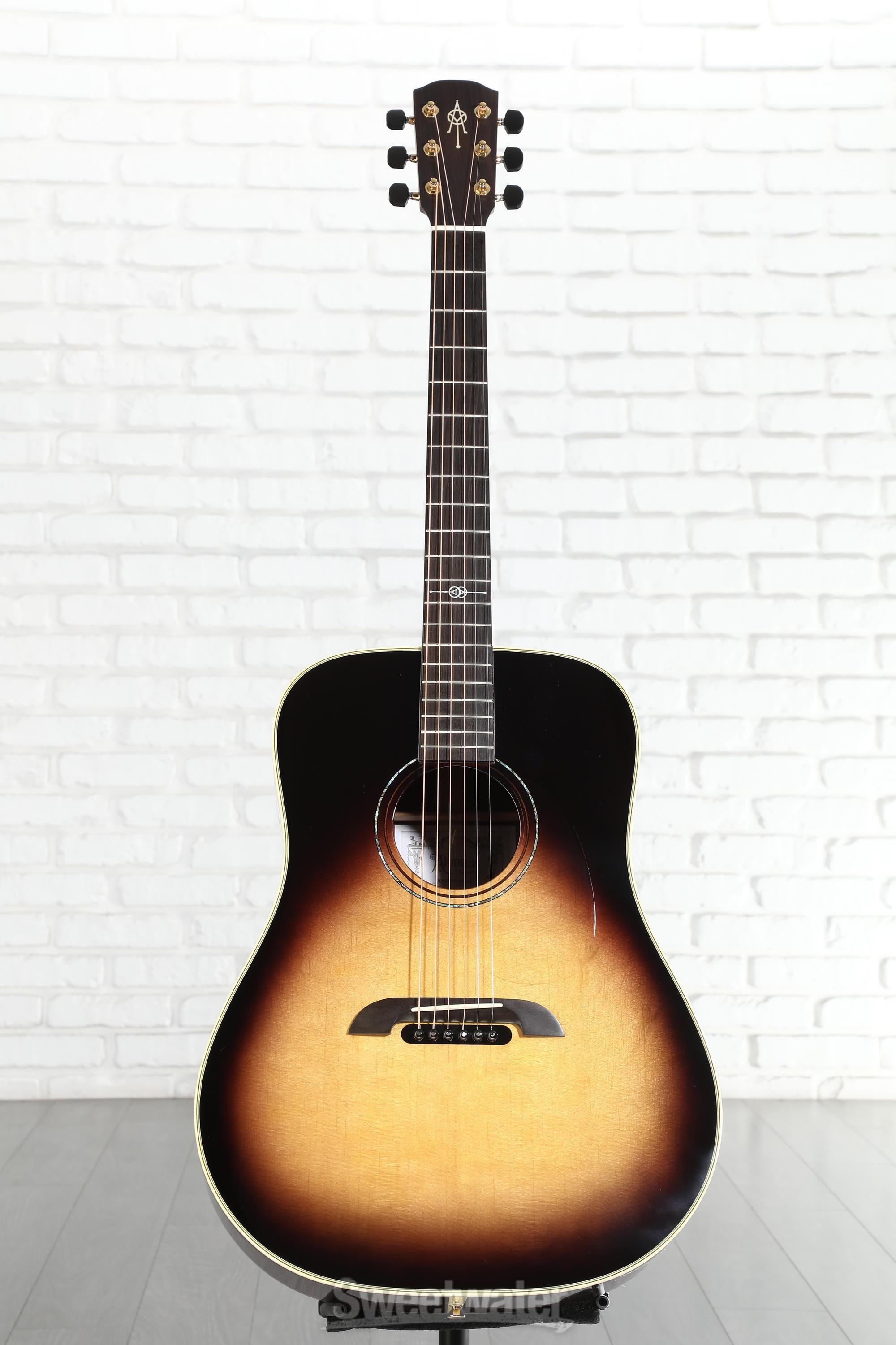 Alvarez Yairi DYM70 Masterworks Series Dreadnought Acoustic Guitar