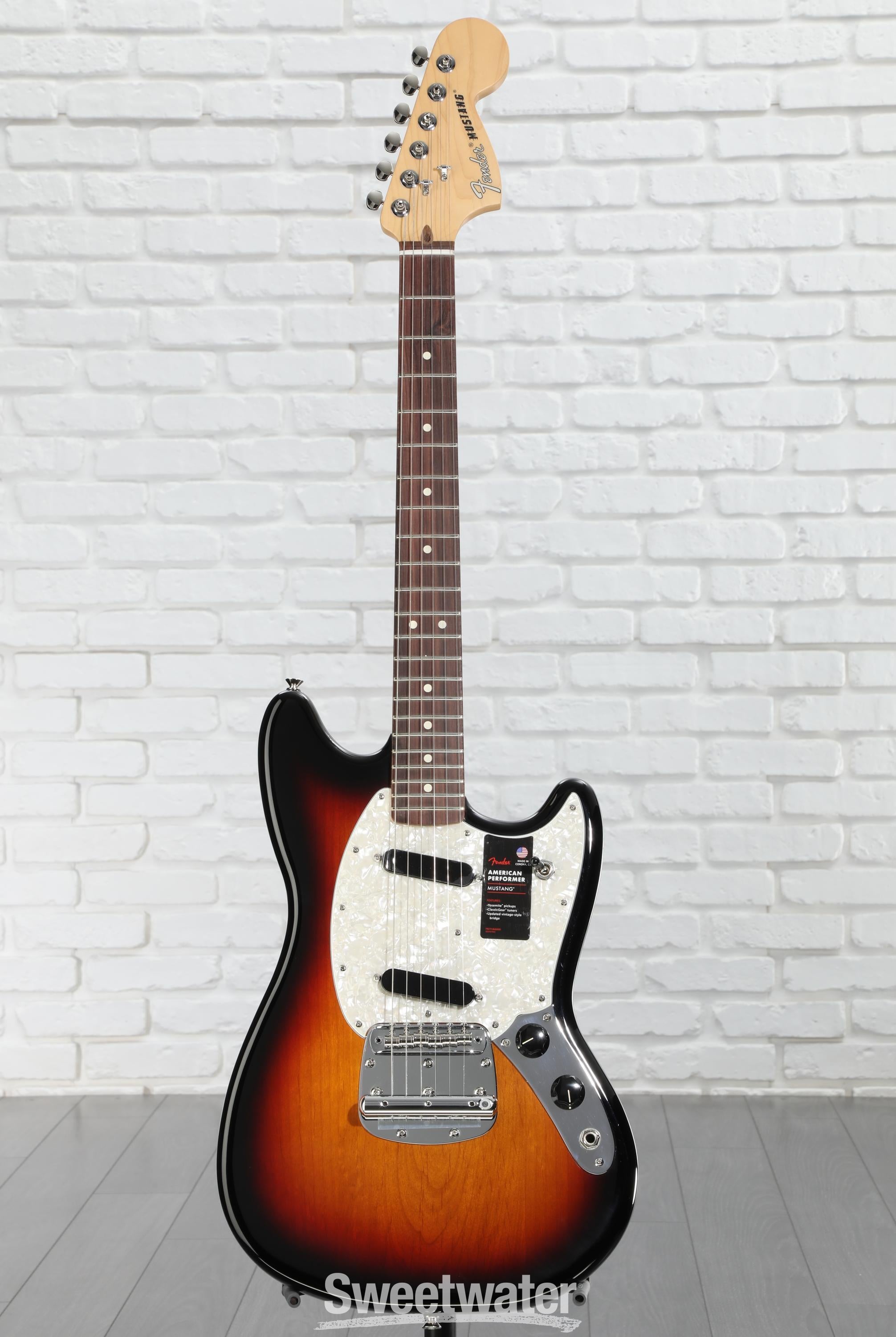 Fender American Performer Mustang - 3-Tone Sunburst with