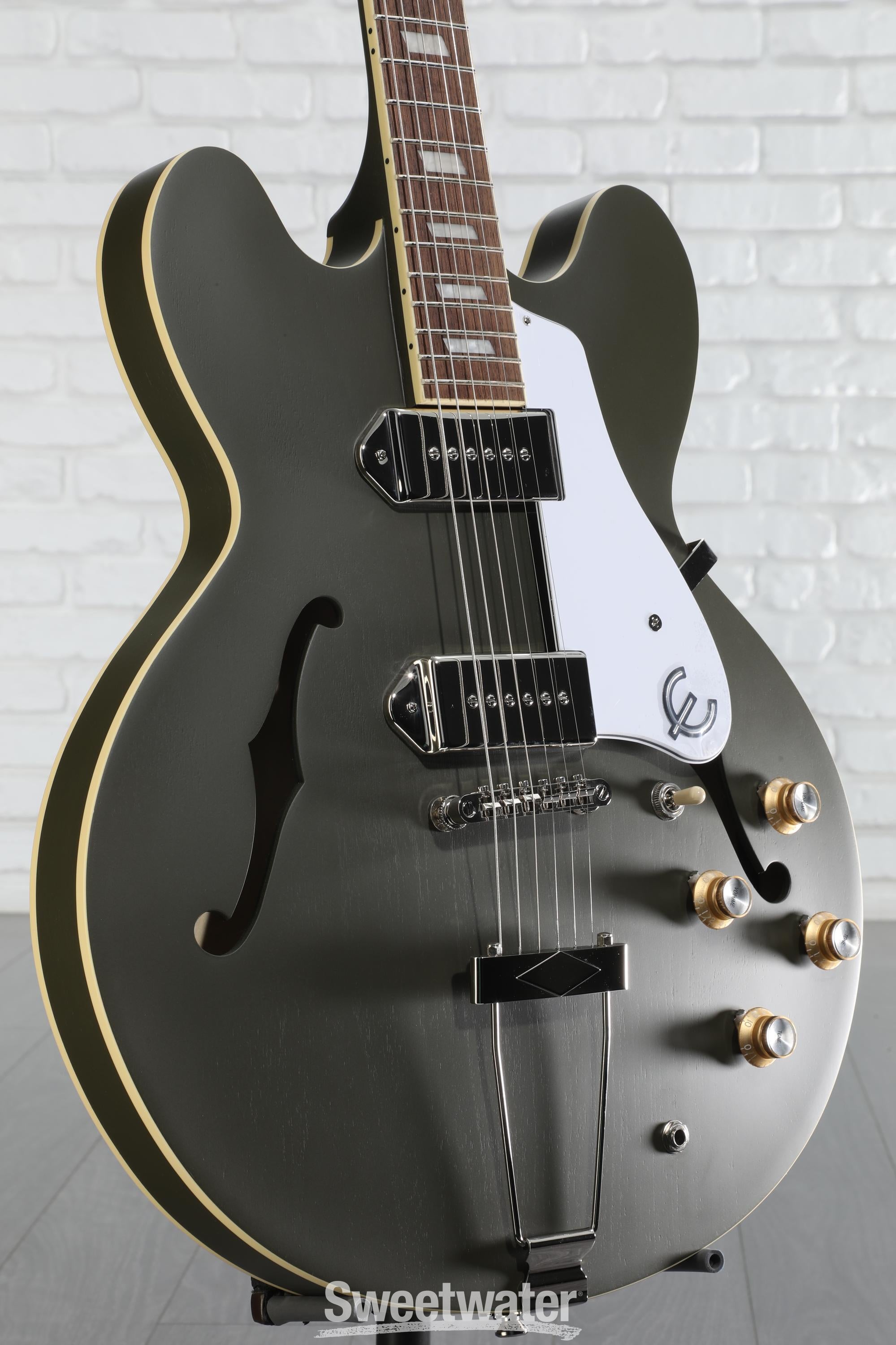 ギター Epiphone Casino Worn WEB (Worn Ebony) Epiphone Casino Worn Hollowbody - Worn Ebony | Sweetwater