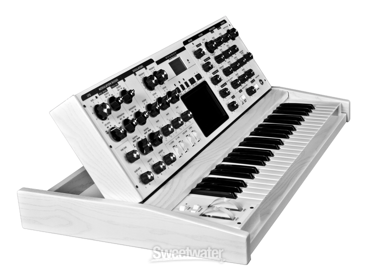 Moog Minimoog Voyager Performer Edition - Limited Edition White