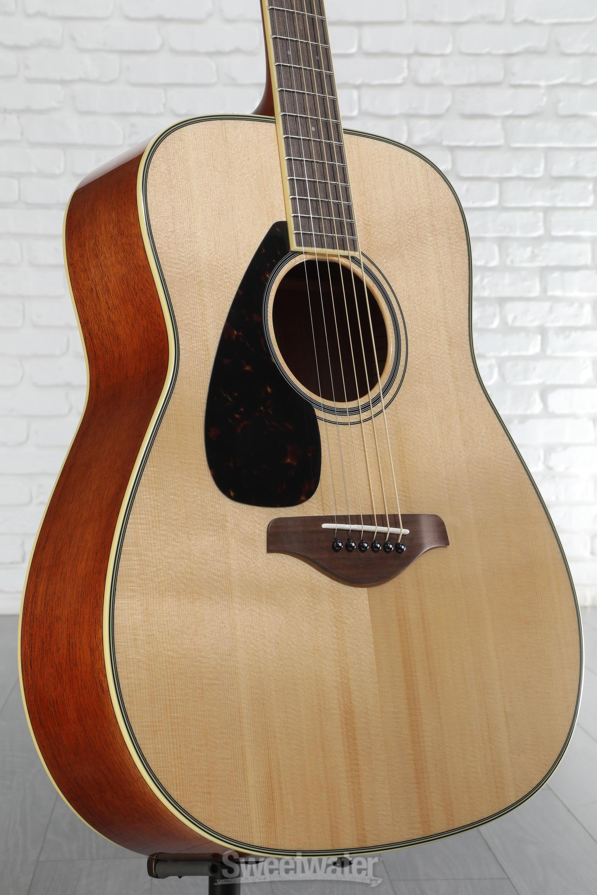 Yamaha FG820L Left-handed Dreadnought Acoustic Guitar