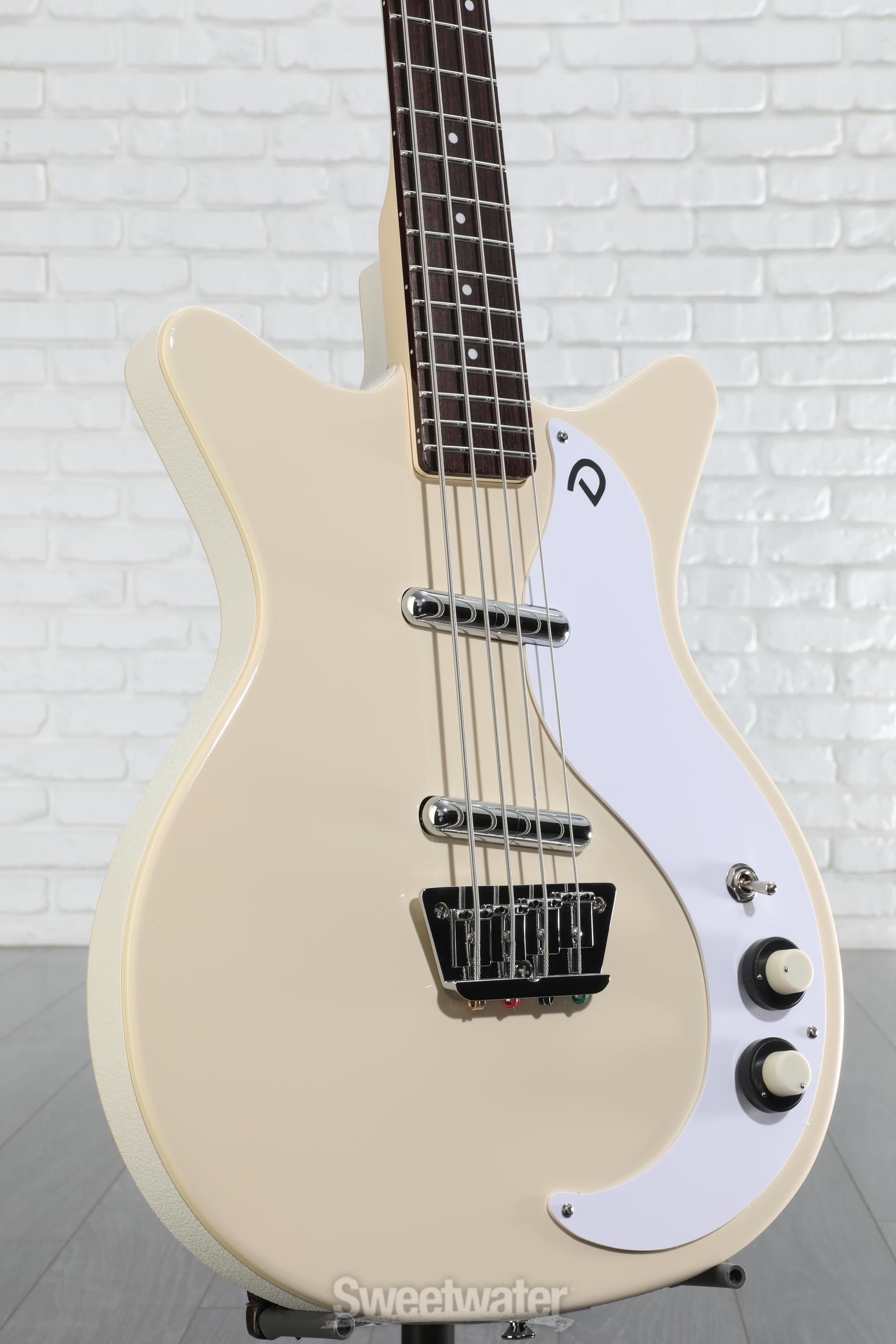 Danelectro　59DC Amazon.com: Danelectro '59DC Short Scale Bass Guitar