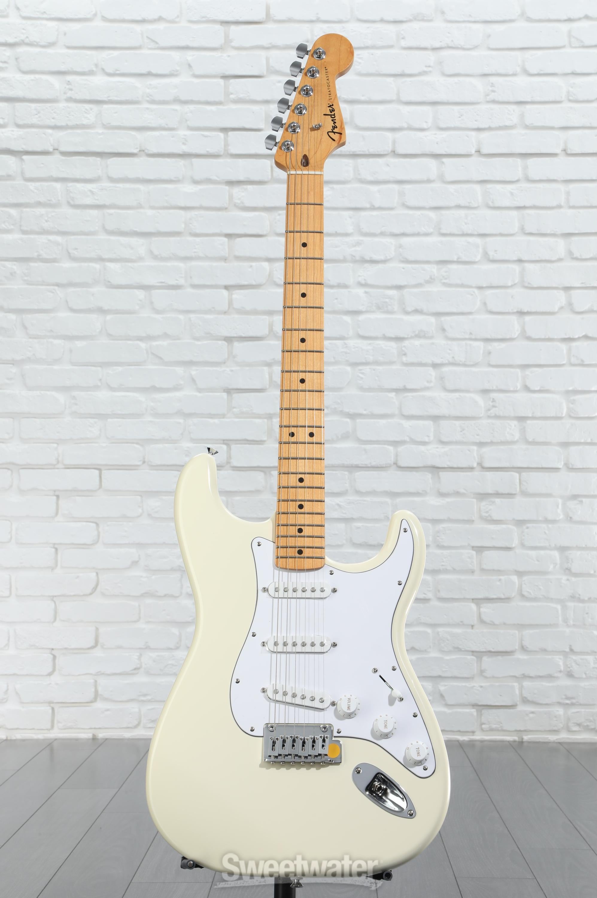 ギター Fender Standard Stratocaster UG White Fender Standard Stratocaster Electric Guitar - Olympic White
