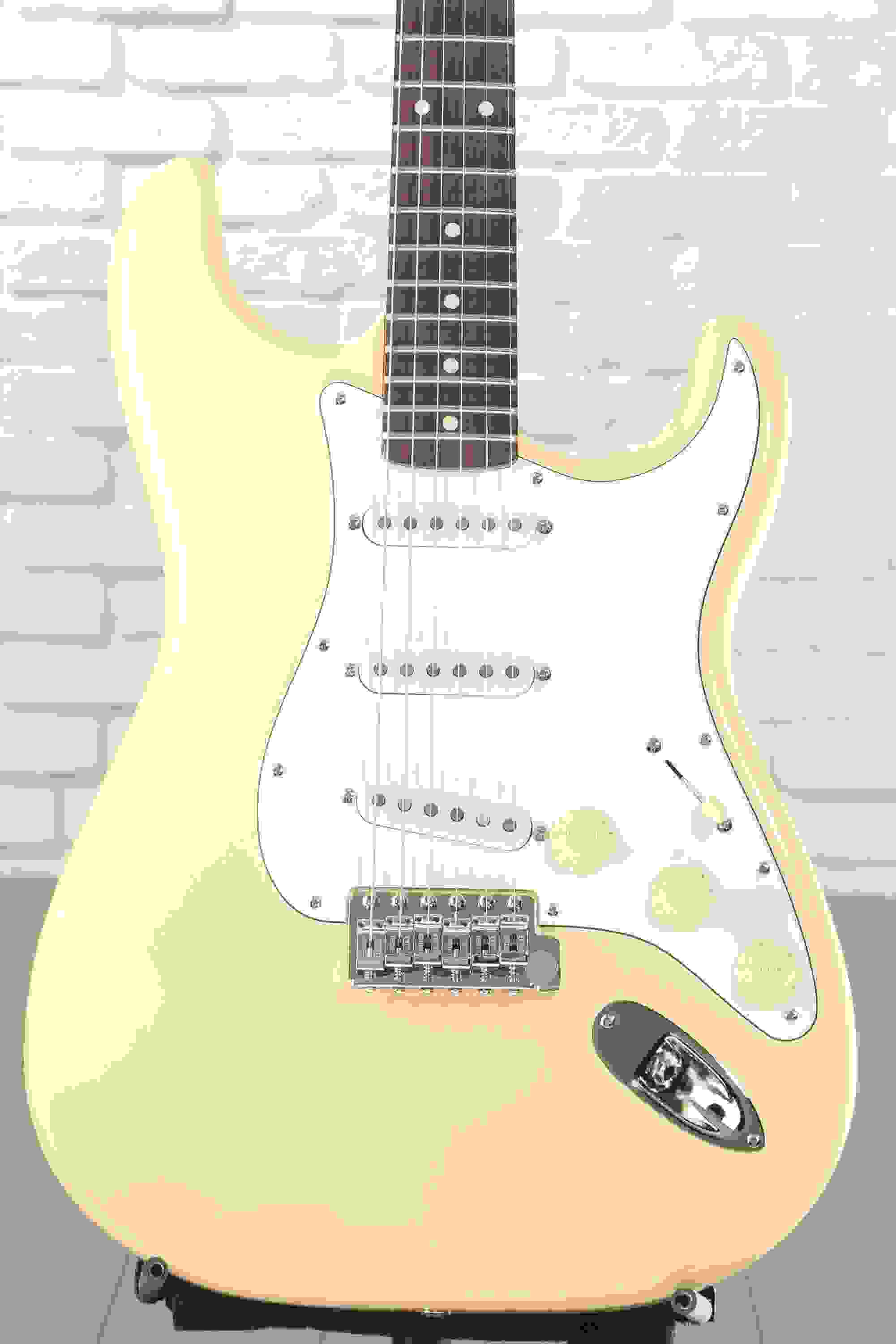 Fender Yngwie Malmsteen Stratocaster Electric Guitar - Vintage White with Rosewood Fingerboard