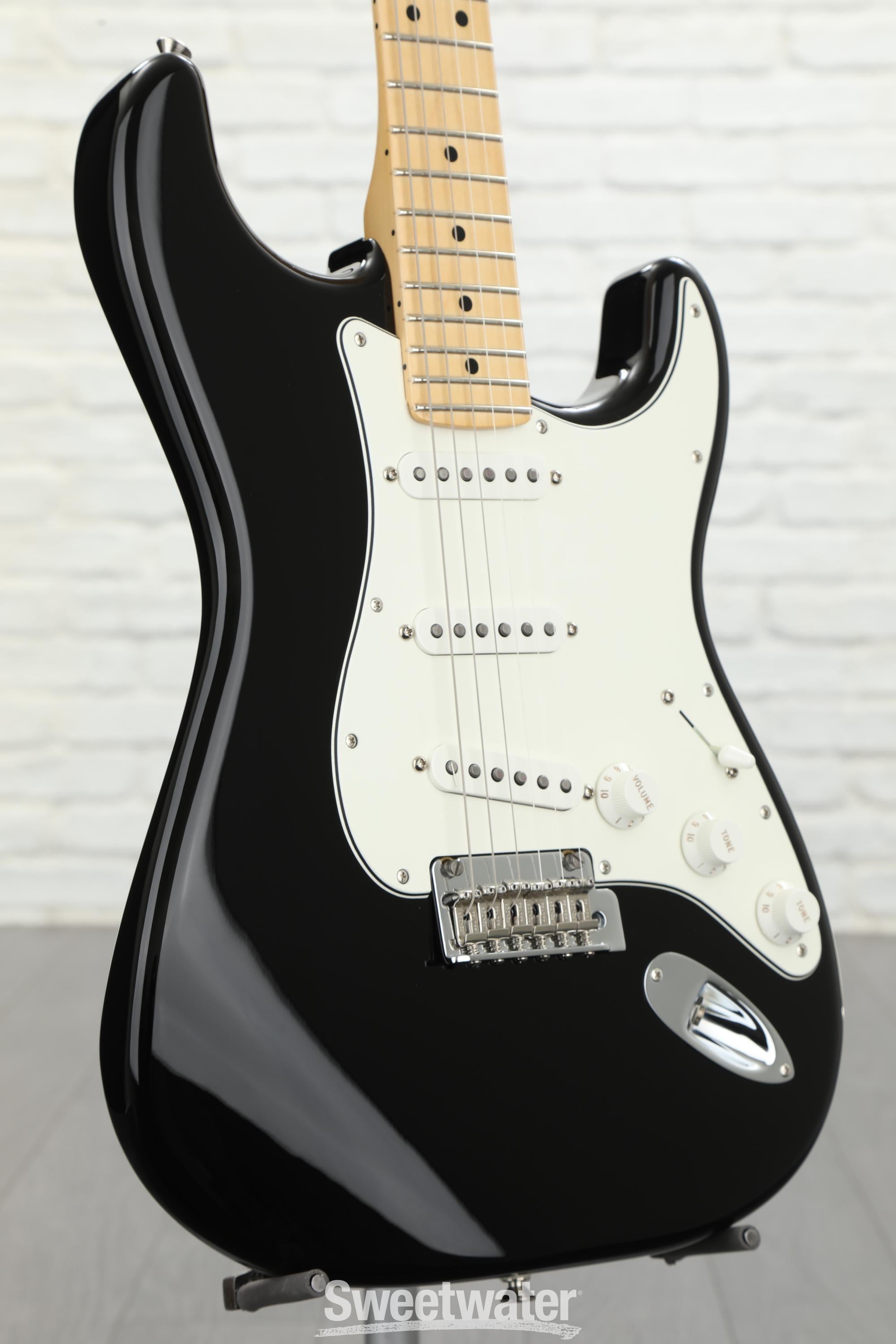 Fender Player Stratocaster - Black with Maple Fingerboard Reviews |  Sweetwater