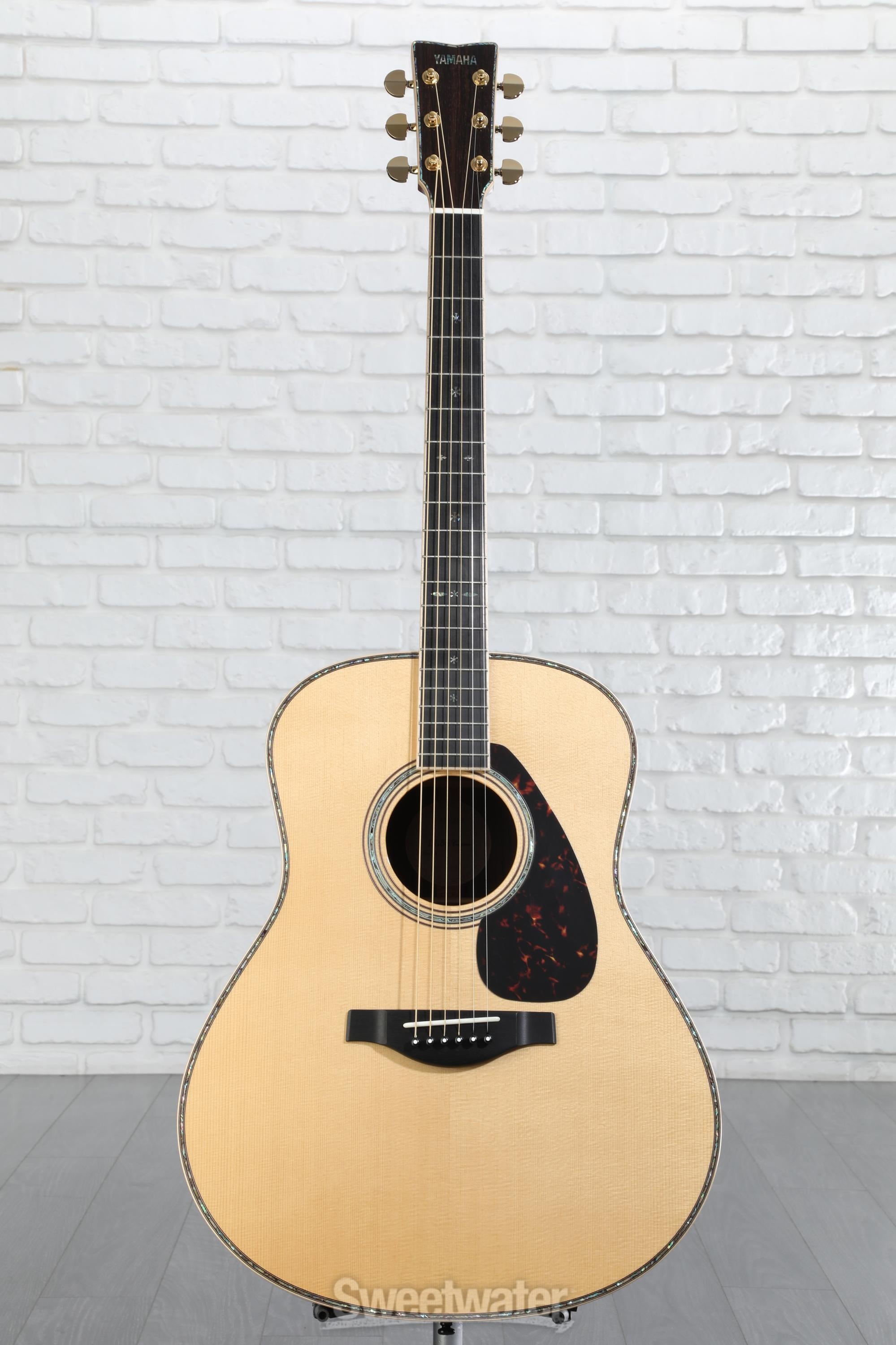 Yamaha LL56 Custom ARE Original Jumbo Acoustic Guitar - Natural