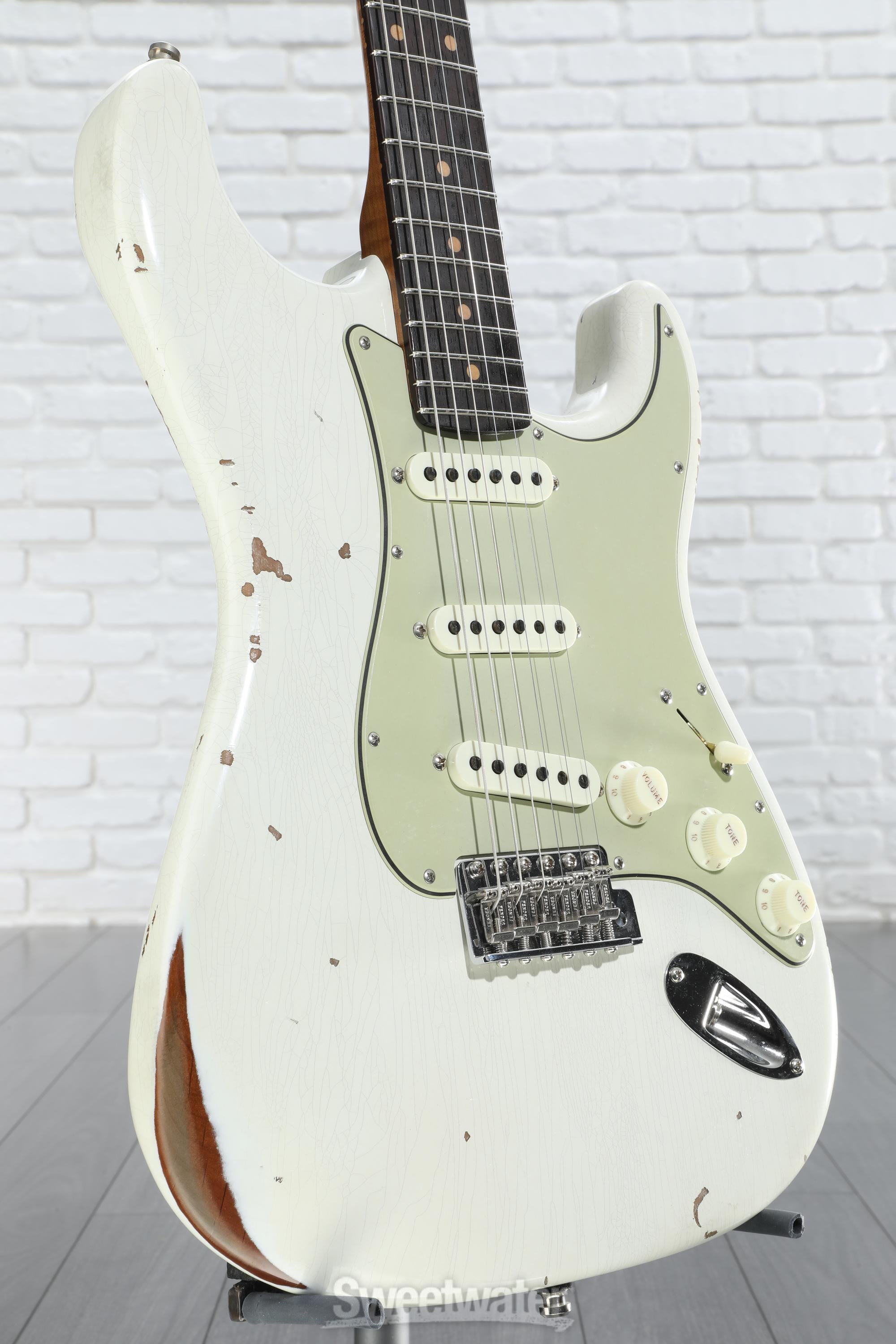 【info.lady bird】Fender Stratocaster Fender Deluxe Stratocaster PF 2-Color Sunburst w/Gig Bag – Chicago