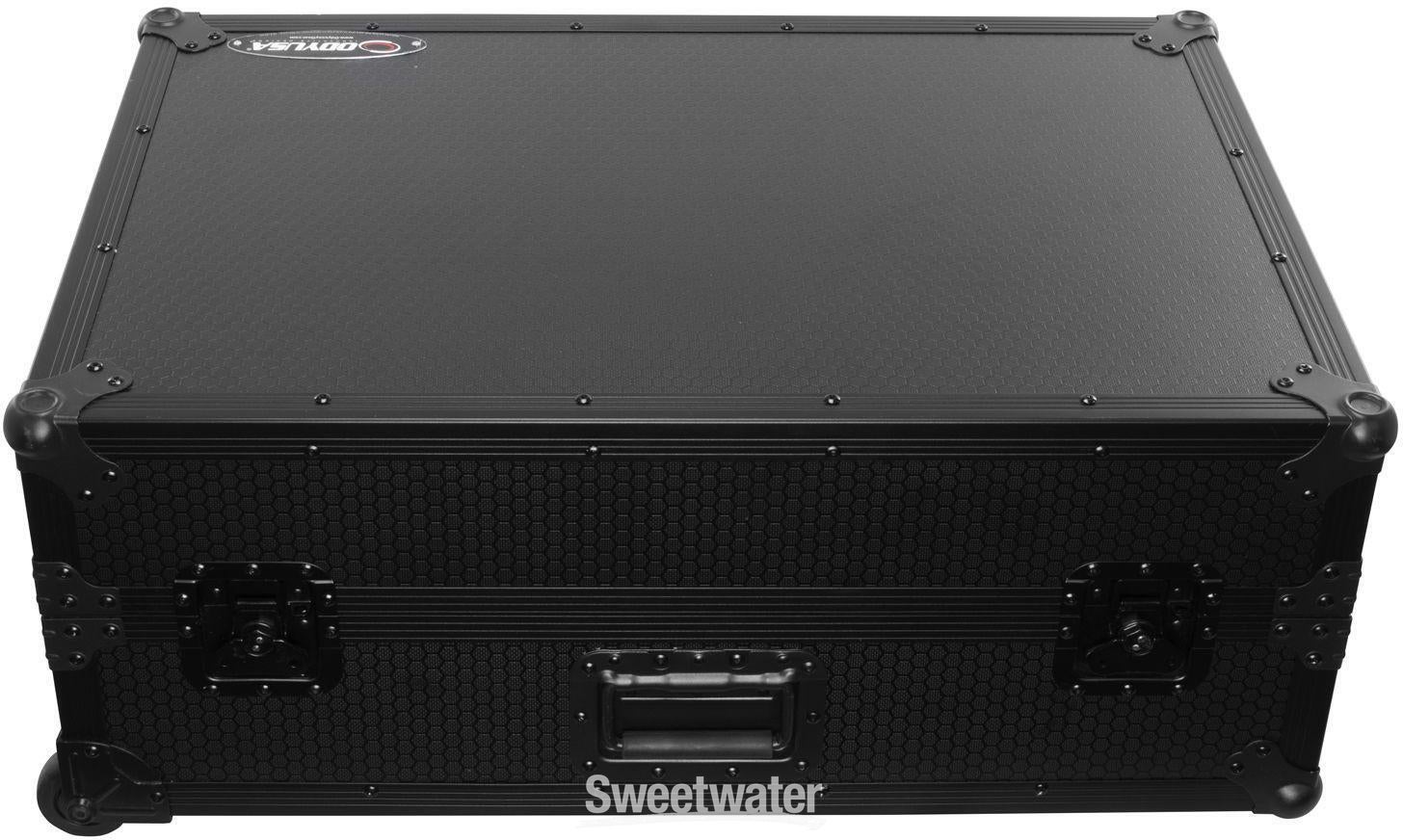 ブリーフィング　SEPARATE SHOES CASE 1000D Odyssey Flight Zone Case with Glide Platform and 2U Rack