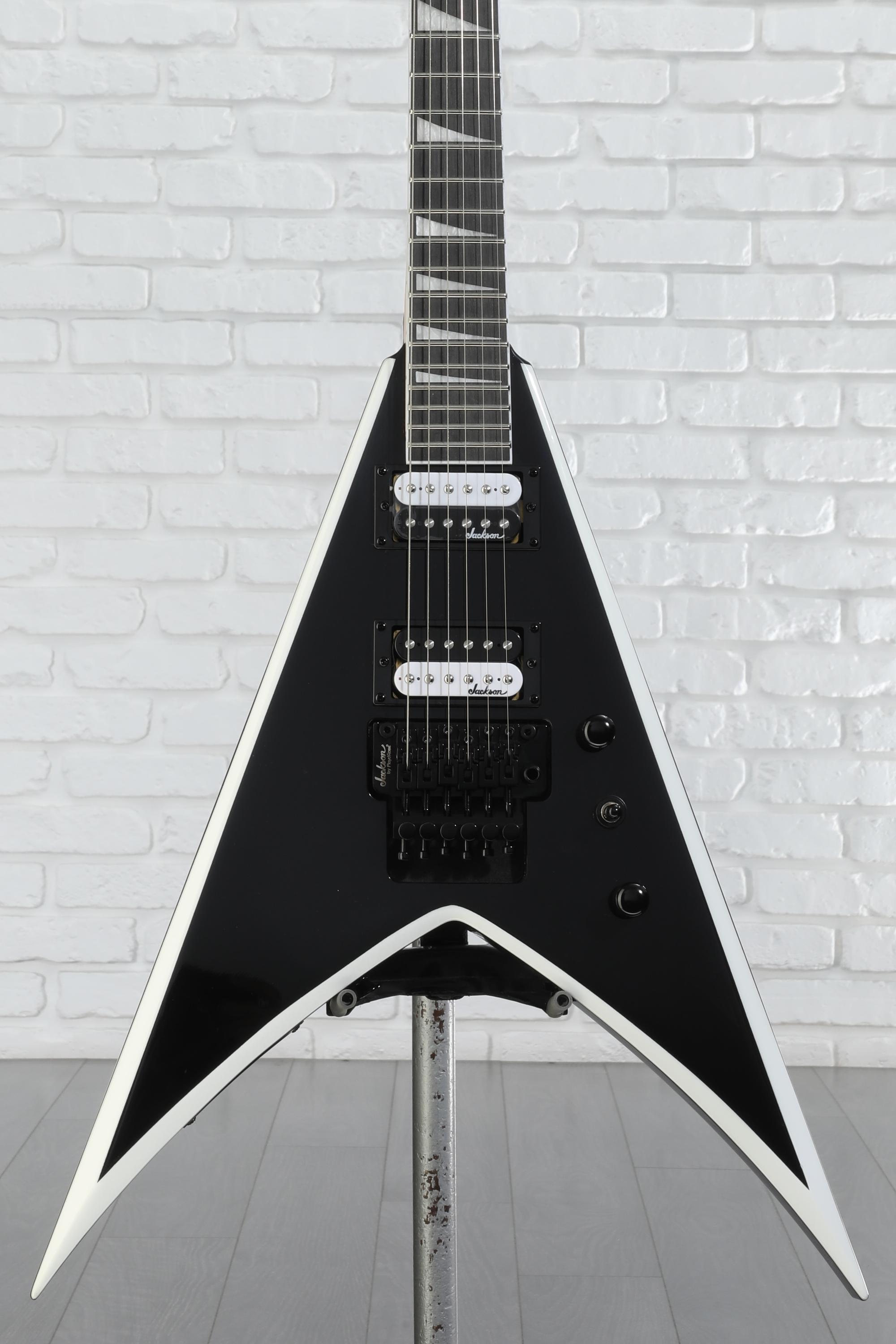 【美品】Jackson KING V VS32 White with Black Amazon.com: Jackson JS Series King V JS32 - White with Black