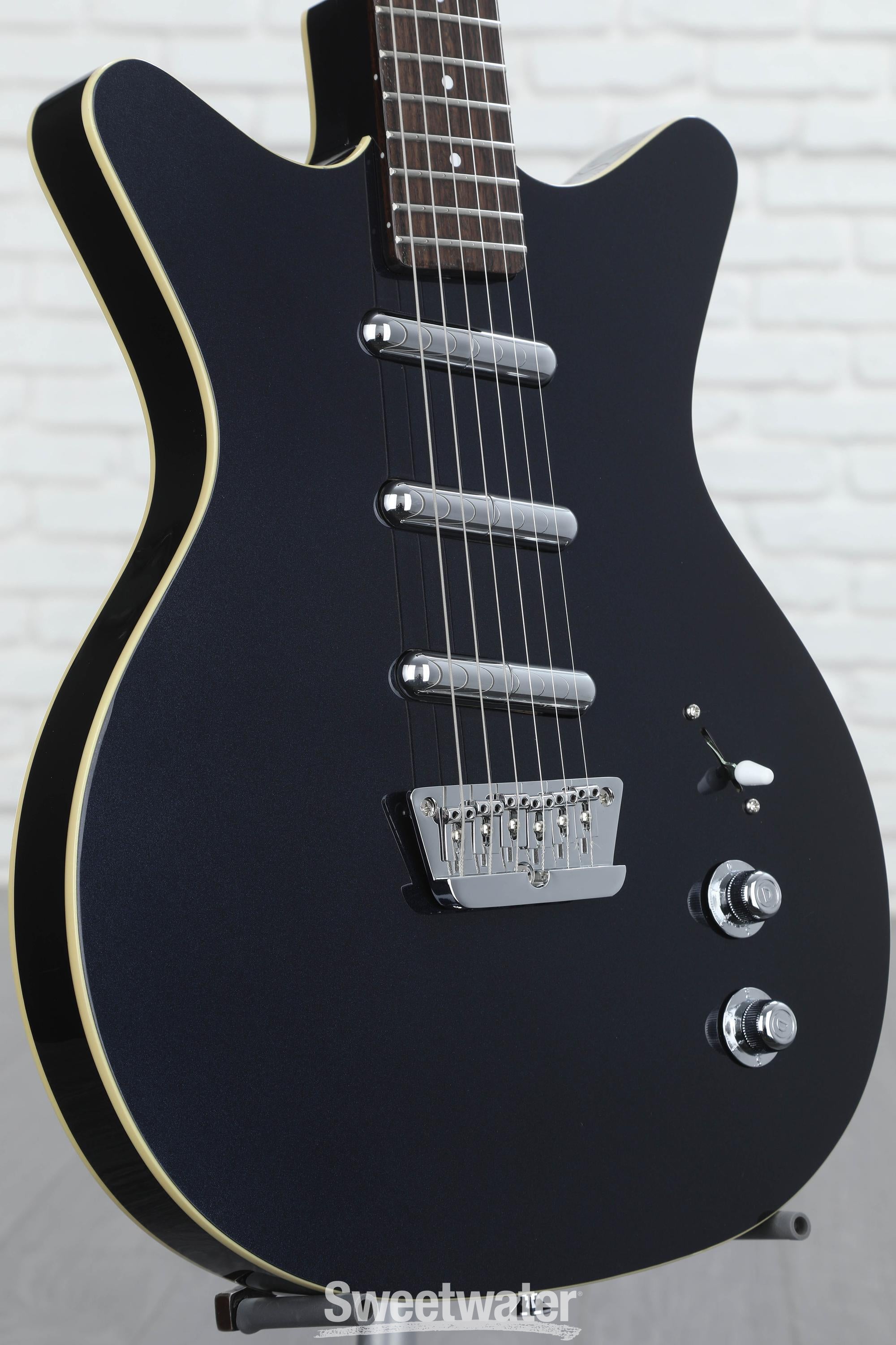 Danelectro 59-DC Black – Chicago Music Exchange