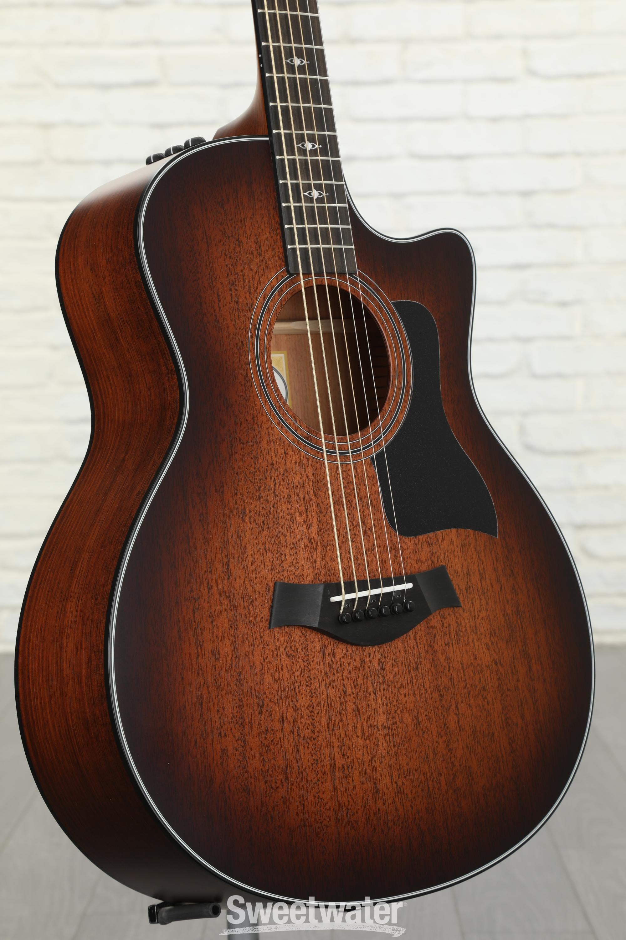 Taylor on sale baritone guitar