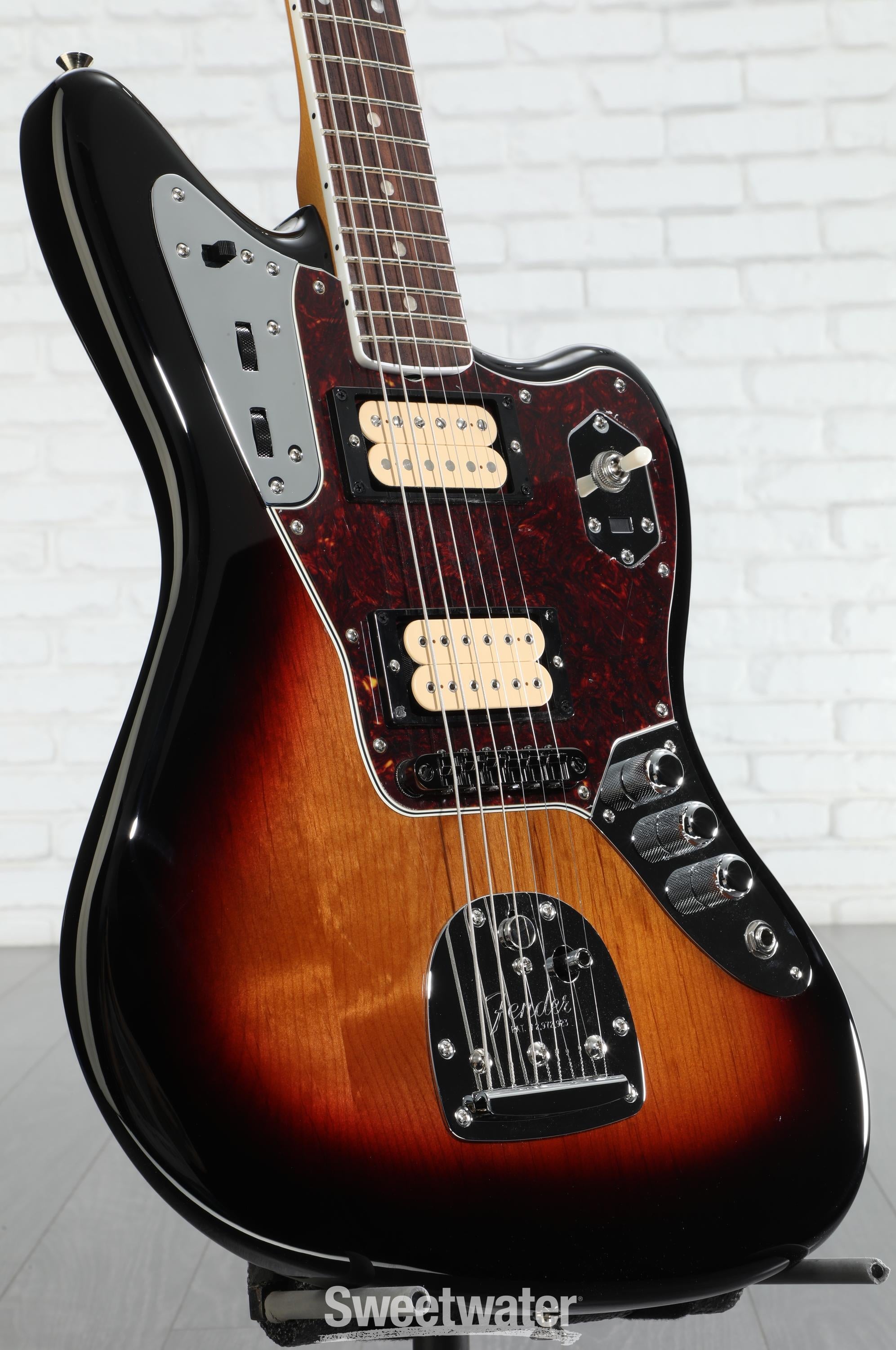 ギター FENDER  Cobain Jaguar NOS Amazon.com: Fender Kurt Cobain Jaguar NOS - 3-Tone Sunburst with