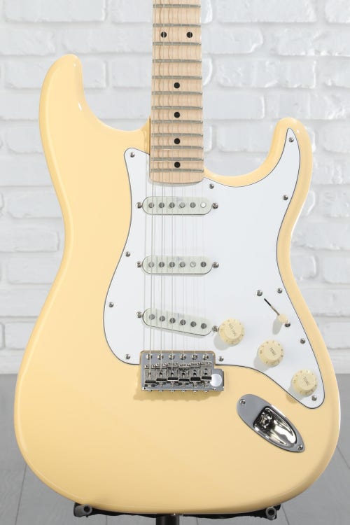 Fender Yngwie Malmsteen Stratocaster Electric Guitar - Vintage White with Maple Fingerboard