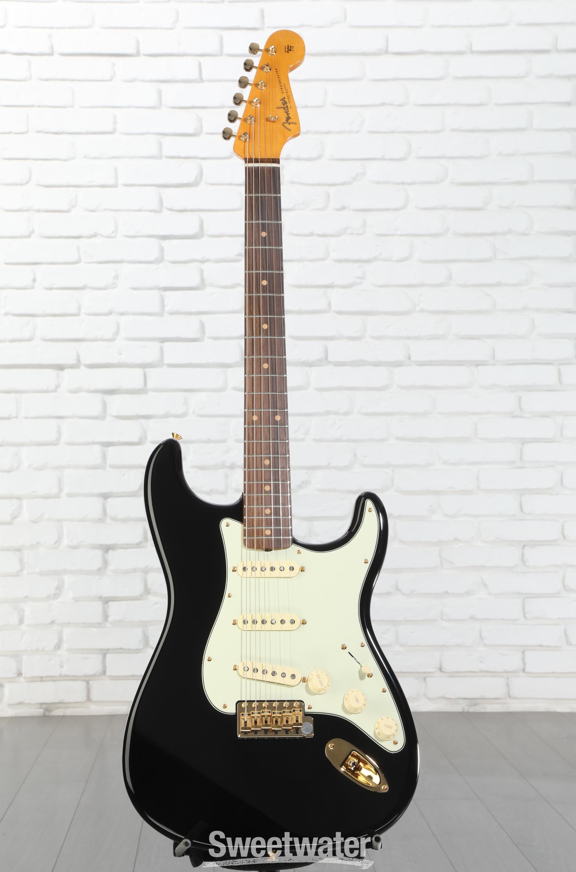 【ほぼ新品】fender American Vintage II 1961 Fender American Vintage II 1961 Stratocaster Electric Guitar