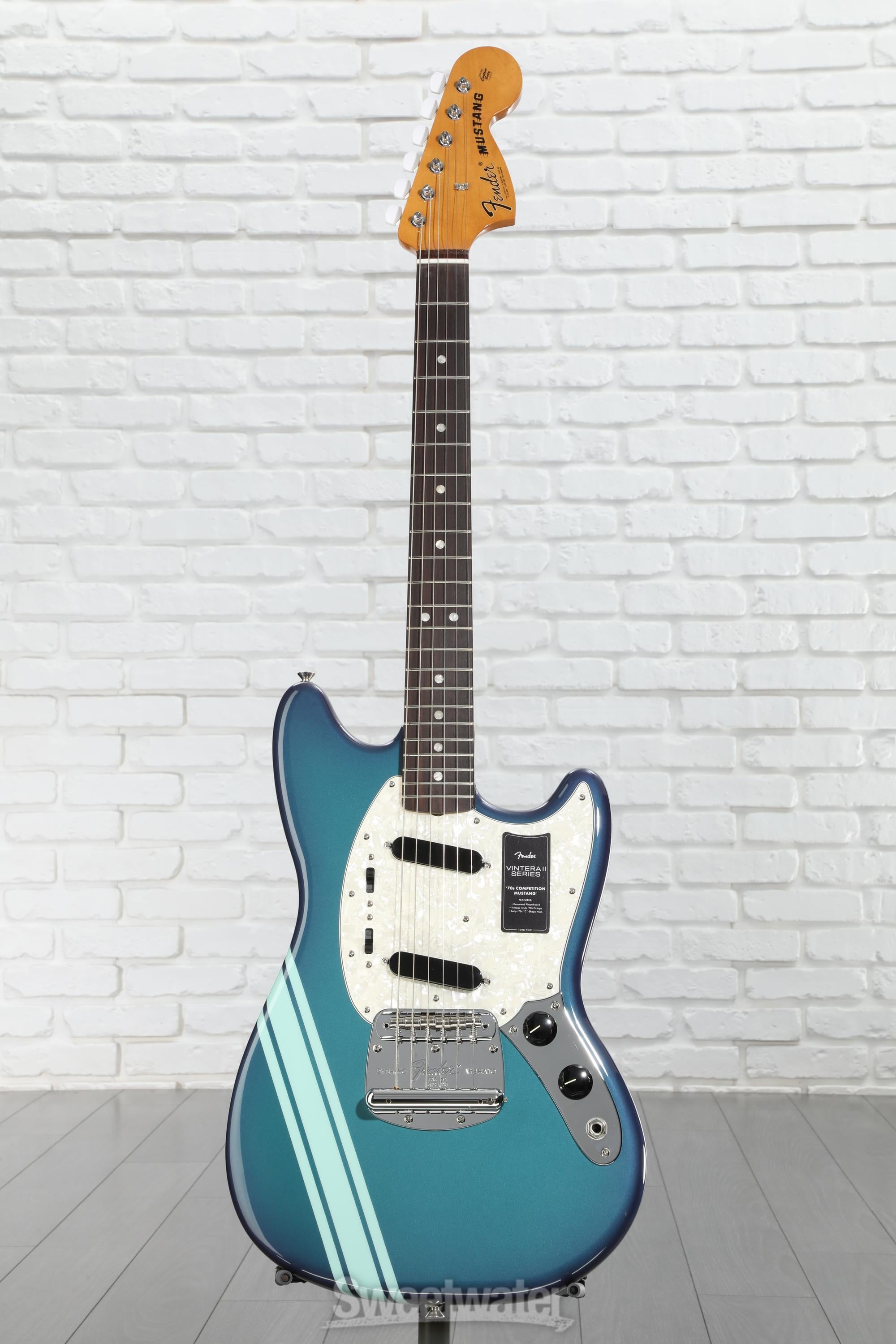 Fender Vintera II Mustang Burgundy 美品 Fender Vintera II '70s Competition Mustang - Competition Burgundy