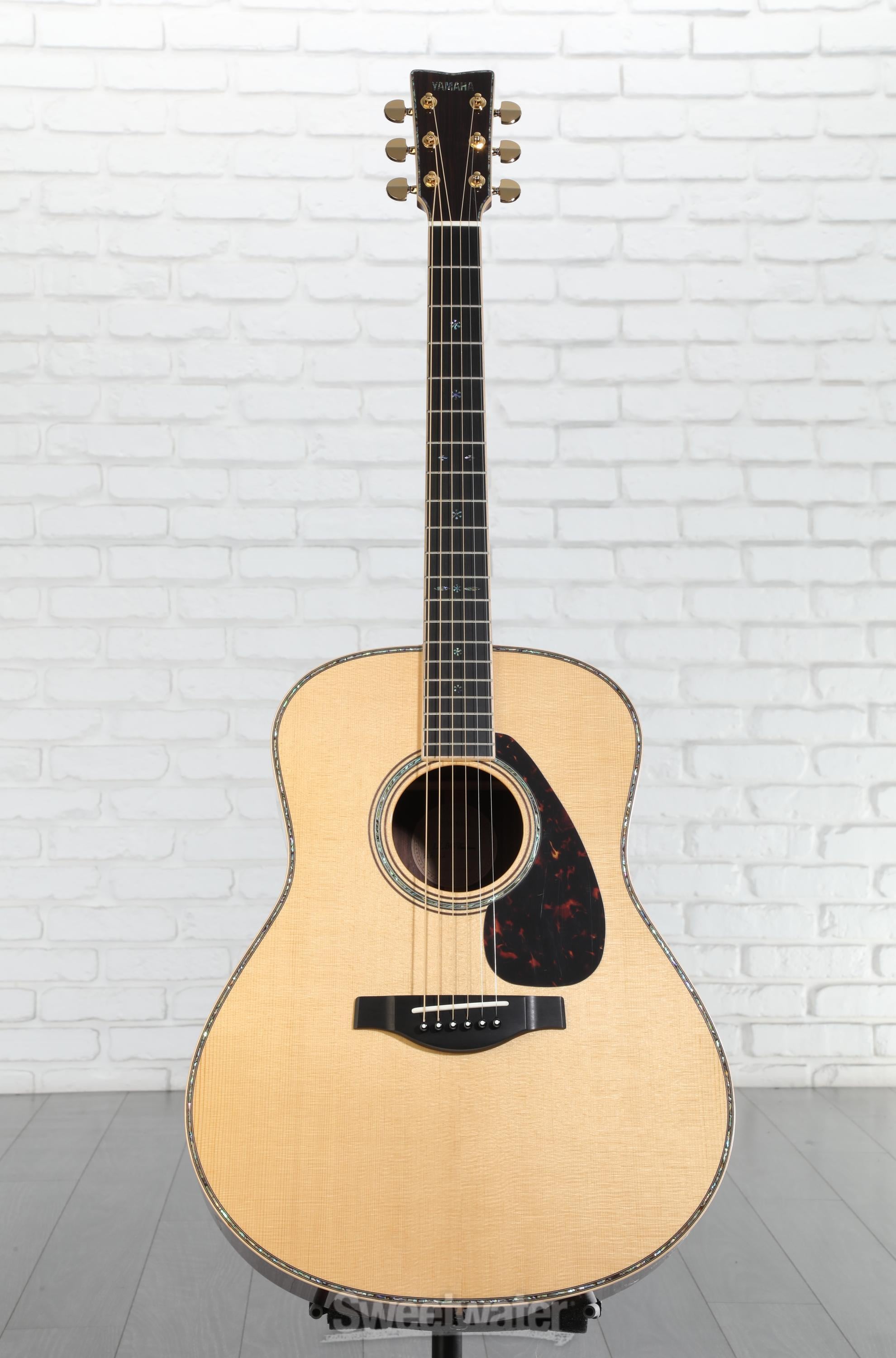 Yamaha LL56 Custom ARE Original Jumbo Acoustic Guitar - Natural
