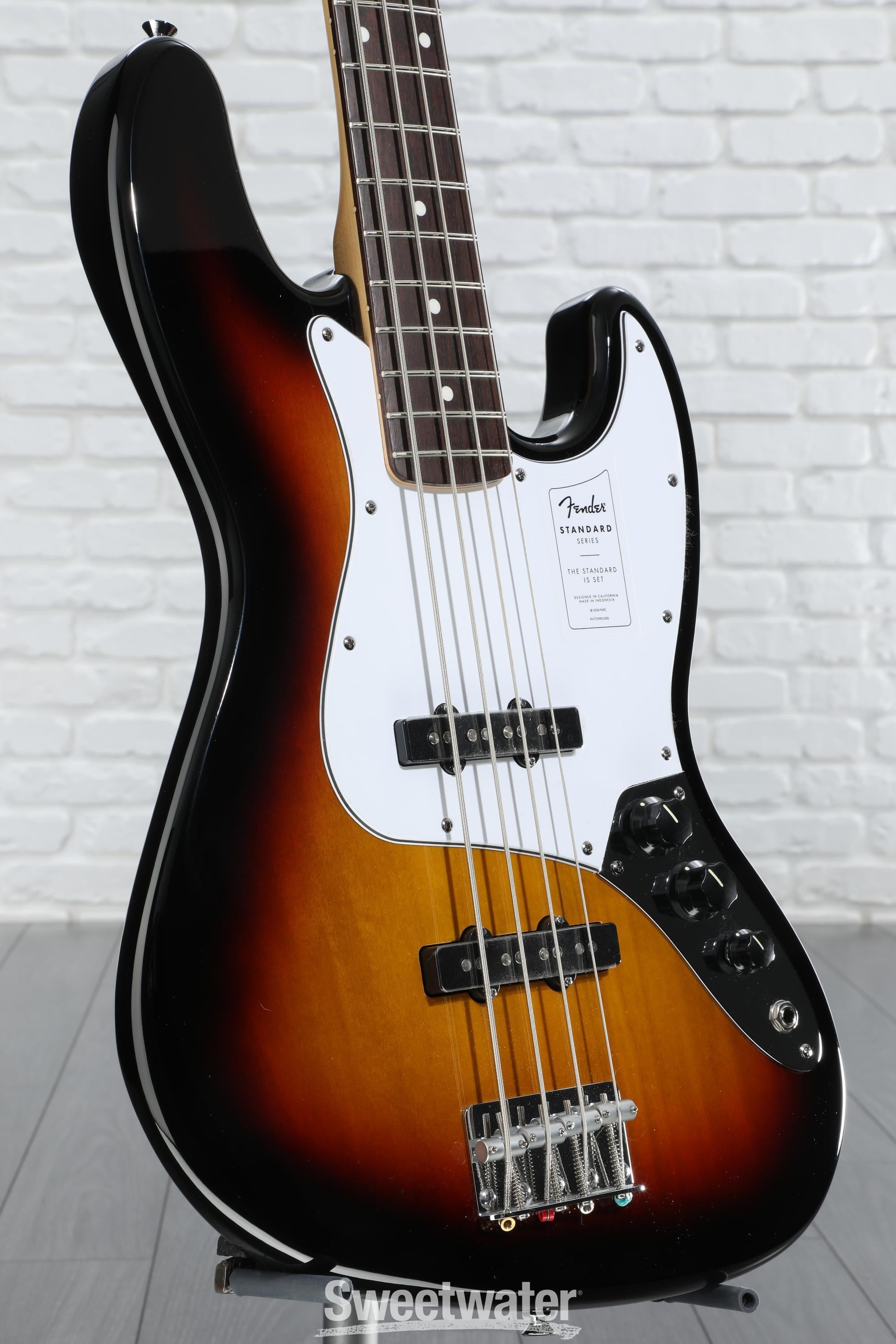 Fender Standard Jazz Bass - 3-color Sunburst, Laurel Fingerboard