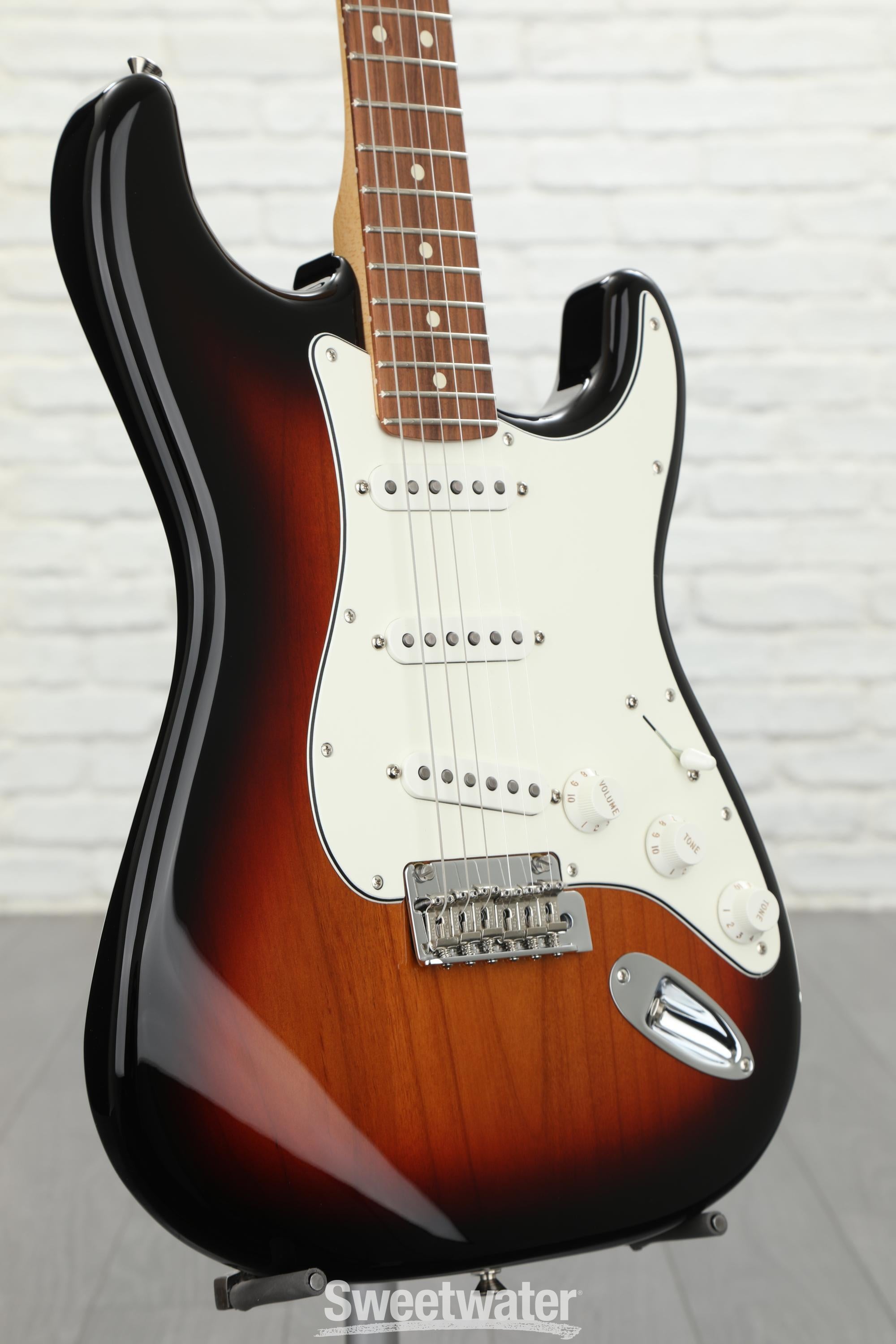 Fender Player Stratocaster - 3-Tone Sunburst with Pau Ferro