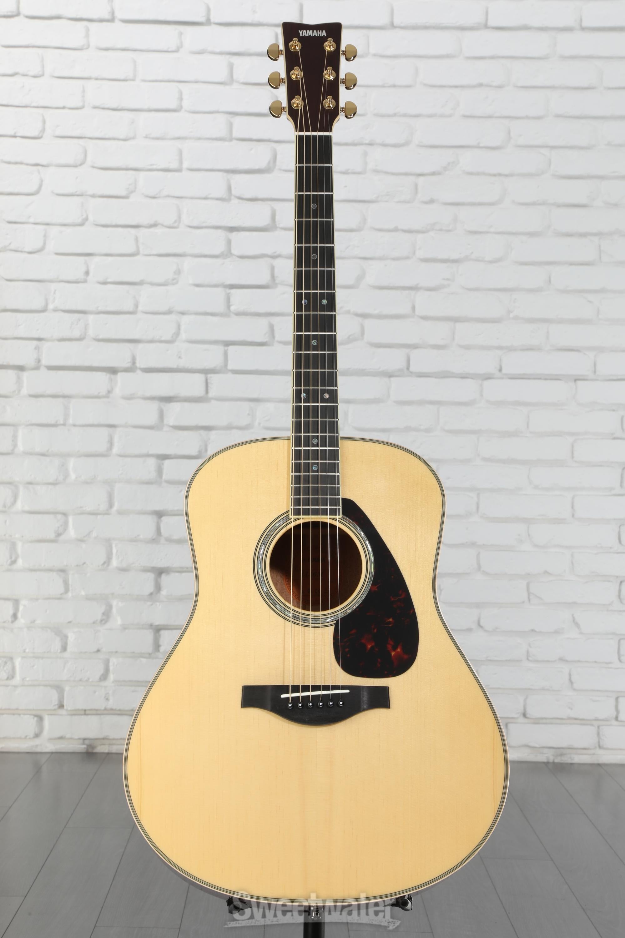 Yamaha LL16M ARE Original Jumbo Acoustic-electric Guitar - Natural