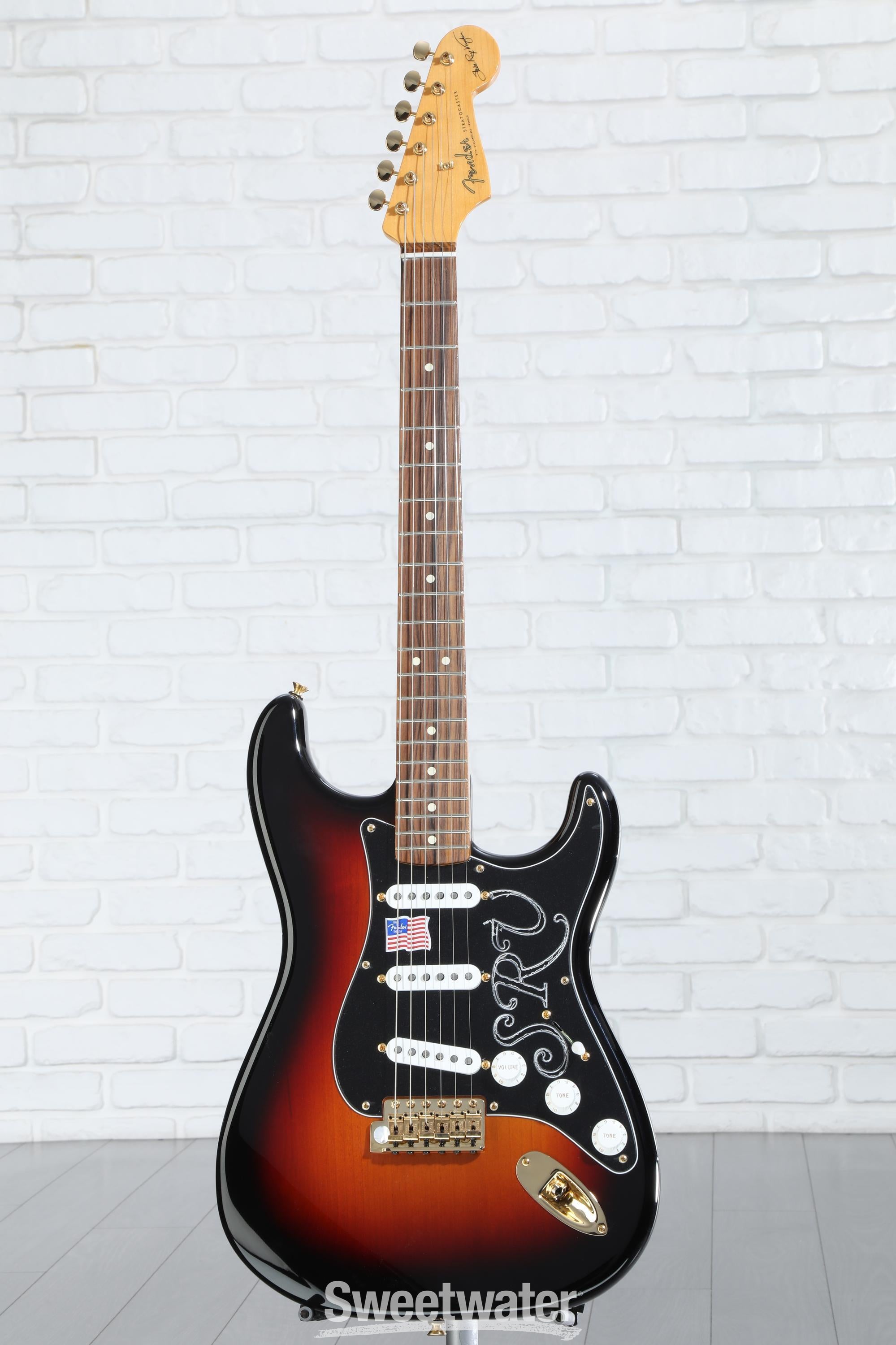 Fender Stevie Ray Vaughan Stratocaster - 3-Tone Sunburst Reviews |  Sweetwater