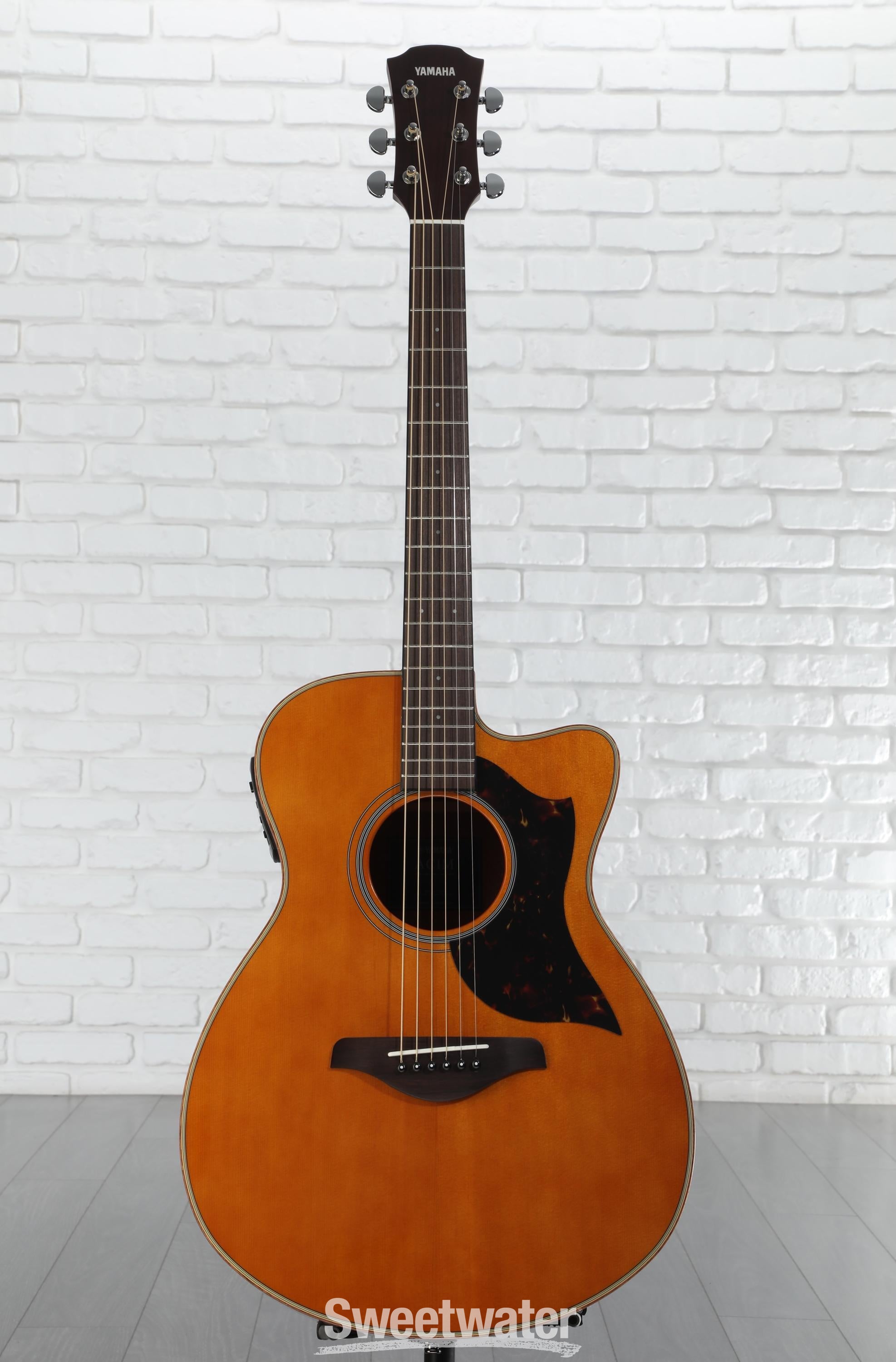 ギター YAMAHA AC1M Yamaha AC1M Concert Cutaway Acoustic-electric Guitar