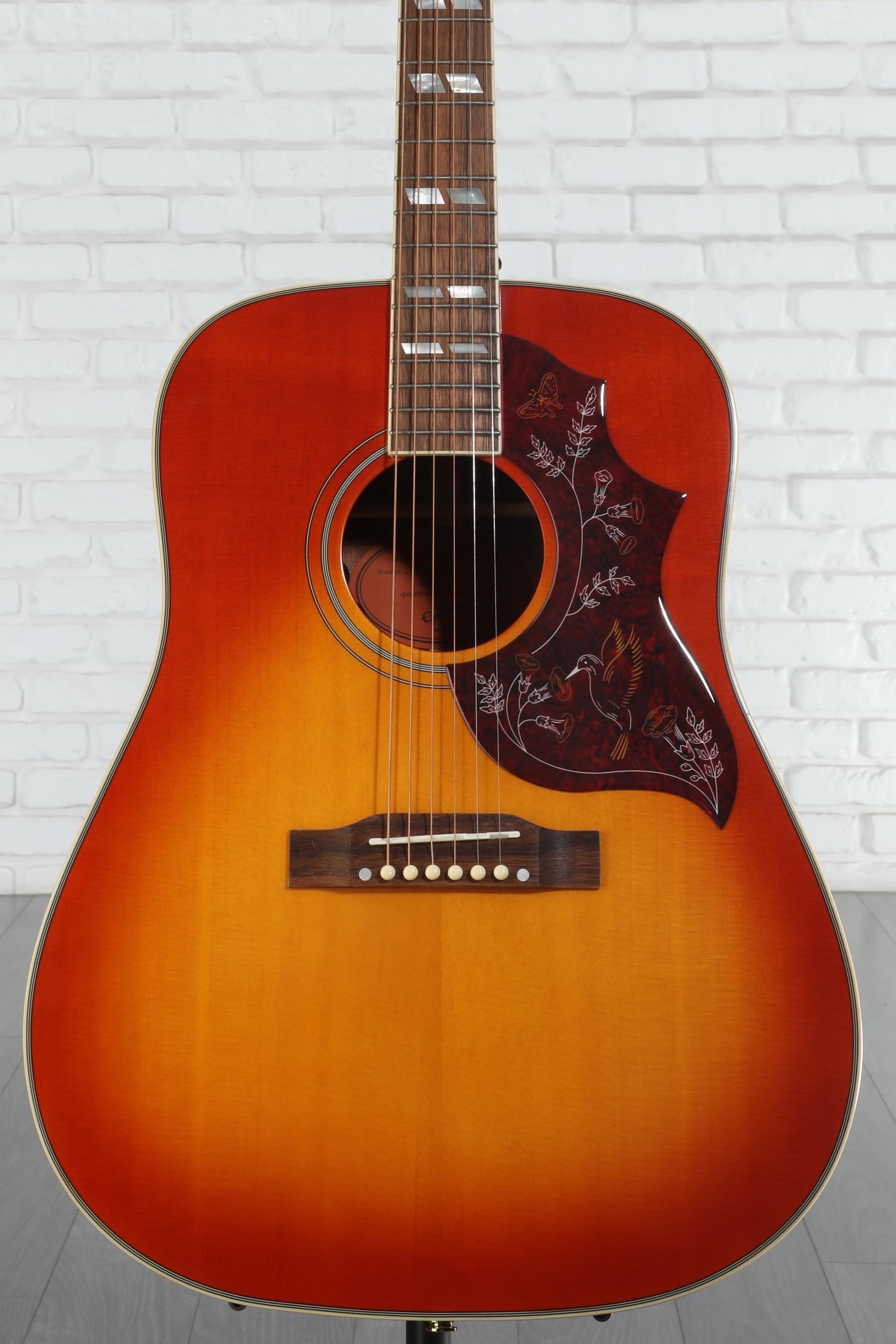 ギター Epiphone Hummingbird Inspired by Gibson Epiphone Hummingbird Acoustic Guitar - Aged Cherry Sunburst