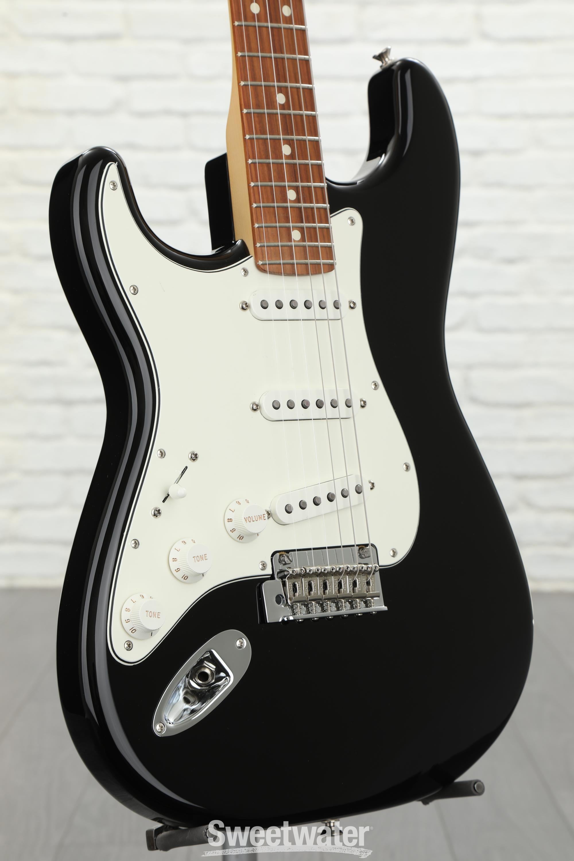 Fender Player Stratocaster Left-handed - Black with Pau Ferro 