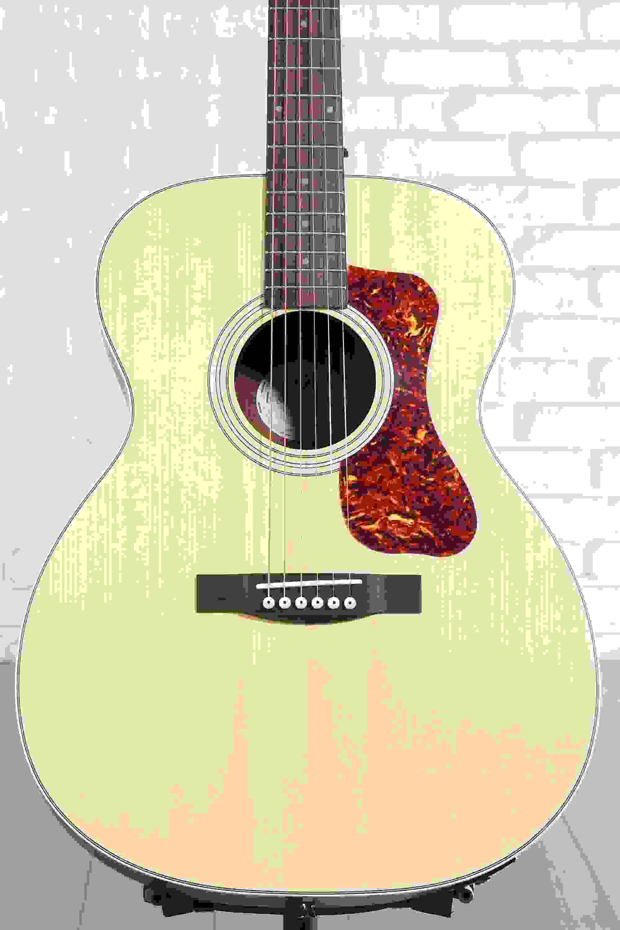 Guild OM-240E Acoustic-electric Guitar - Natural