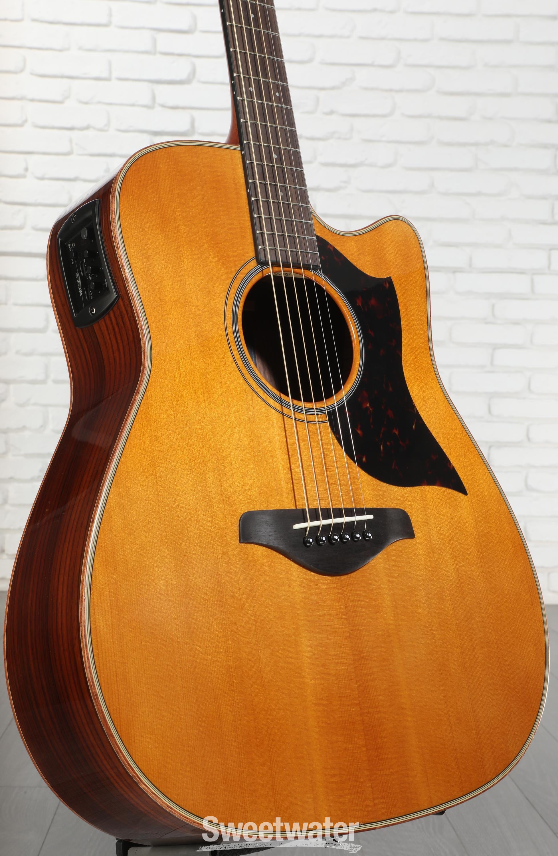 YAMAHA エレアコ＜A1R Natural トラッドウェスタンカッタウェイ＞ Yamaha A1R Acoustic-electric Guitar - Vintage Natural | Sweetwater