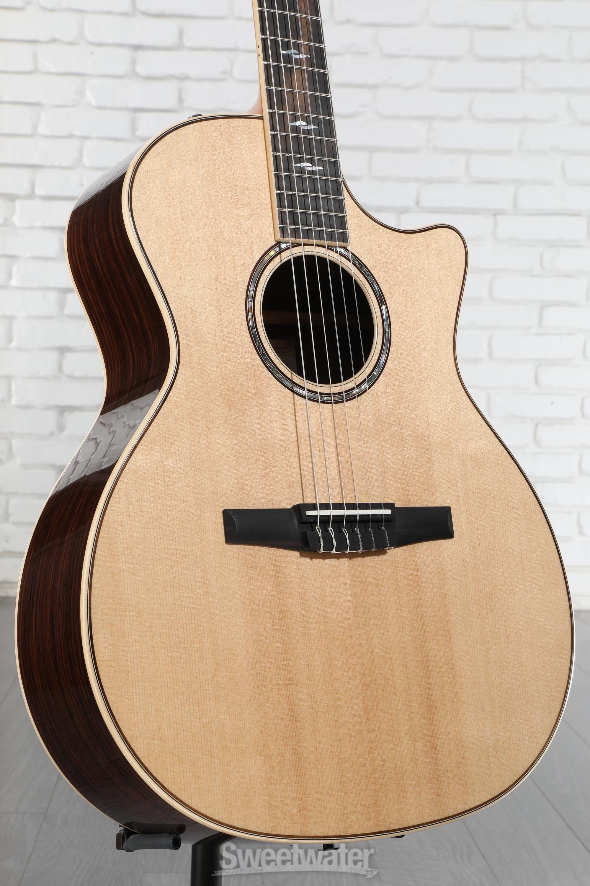 Taylor 814ce-N Nylon-string Acoustic-electric Guitar