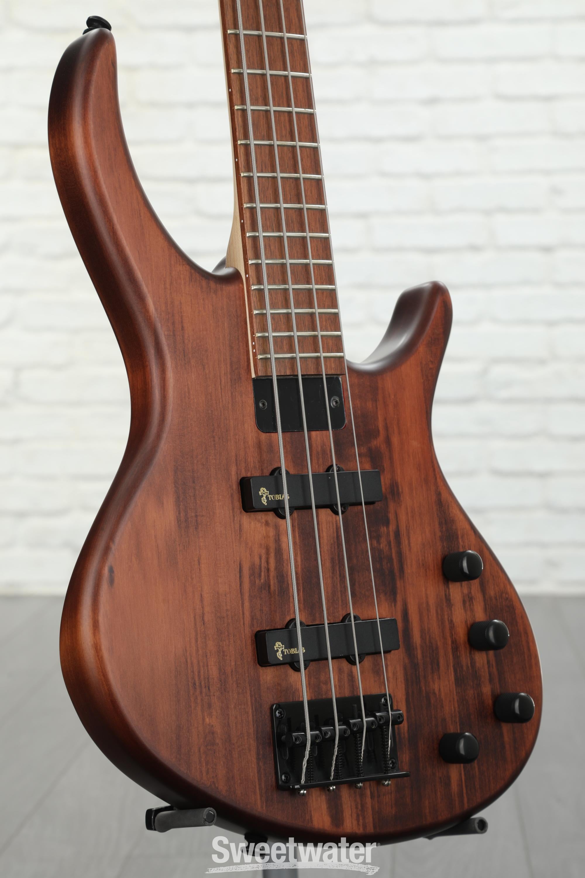 Toby Deluxe IV Bass - Walnut | Sweetwater