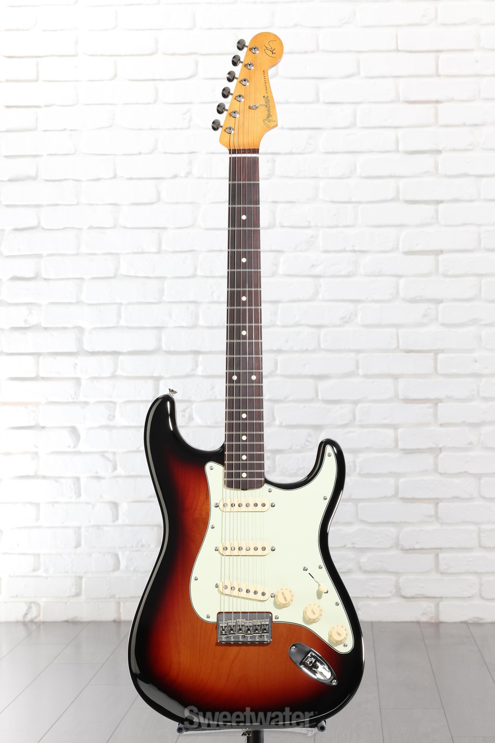 Fender Robert Cray Standard Stratocaster - 3-color Sunburst with