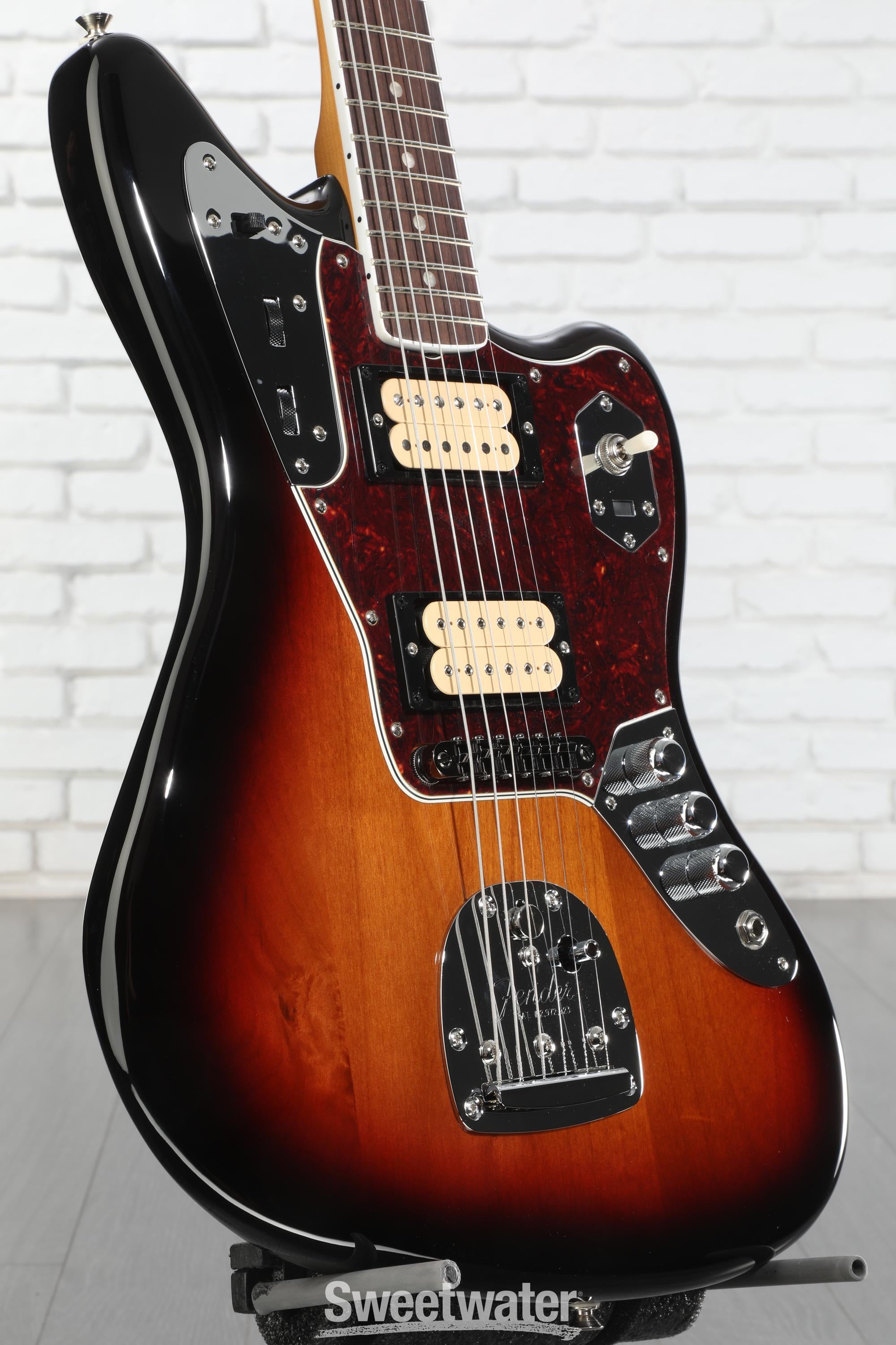 ギター FENDER  Cobain Jaguar NOS Amazon.com: Fender Kurt Cobain Jaguar NOS - 3-Tone Sunburst