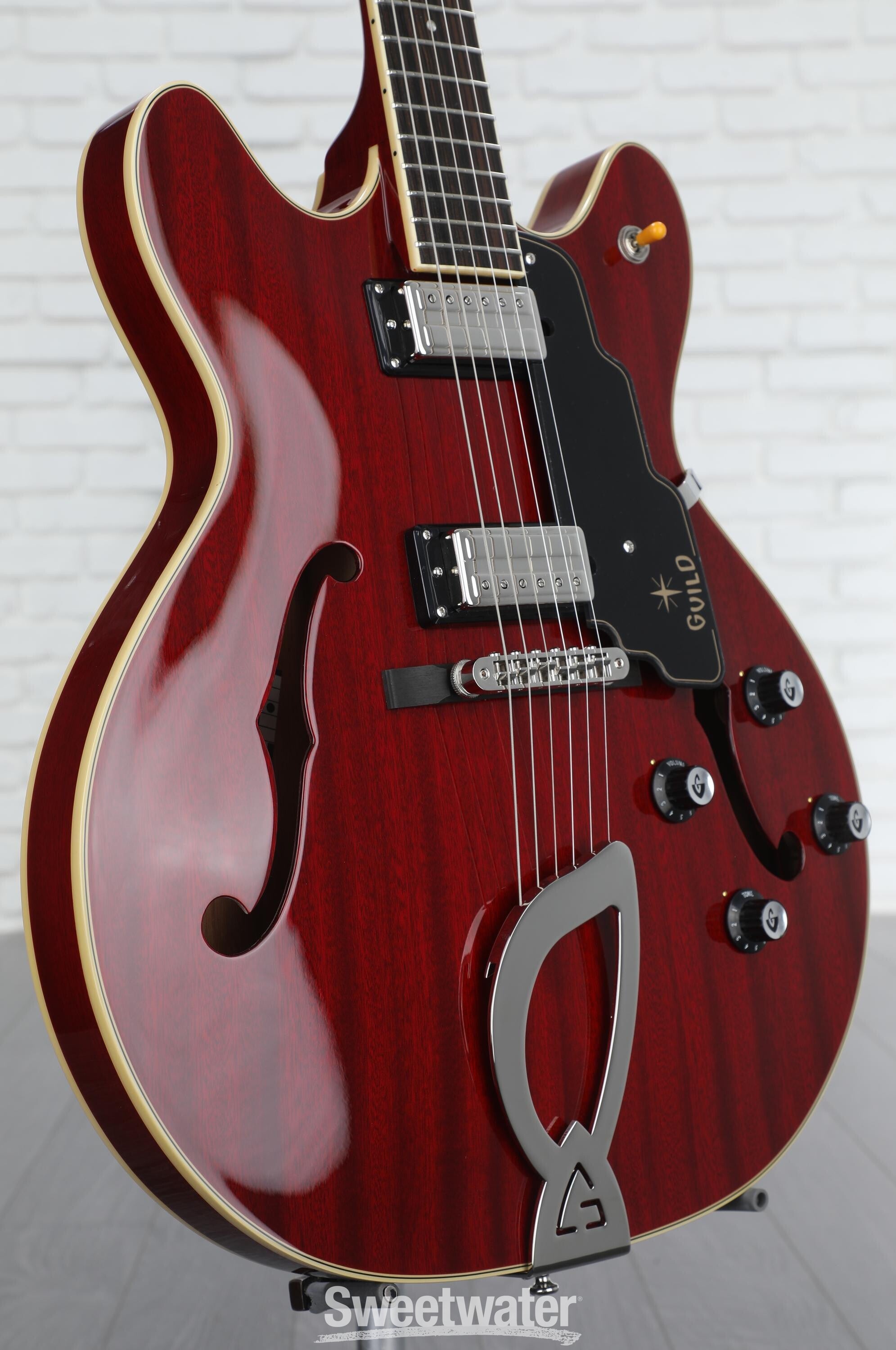 Guild Starfire IV - Cherry Red | Sweetwater