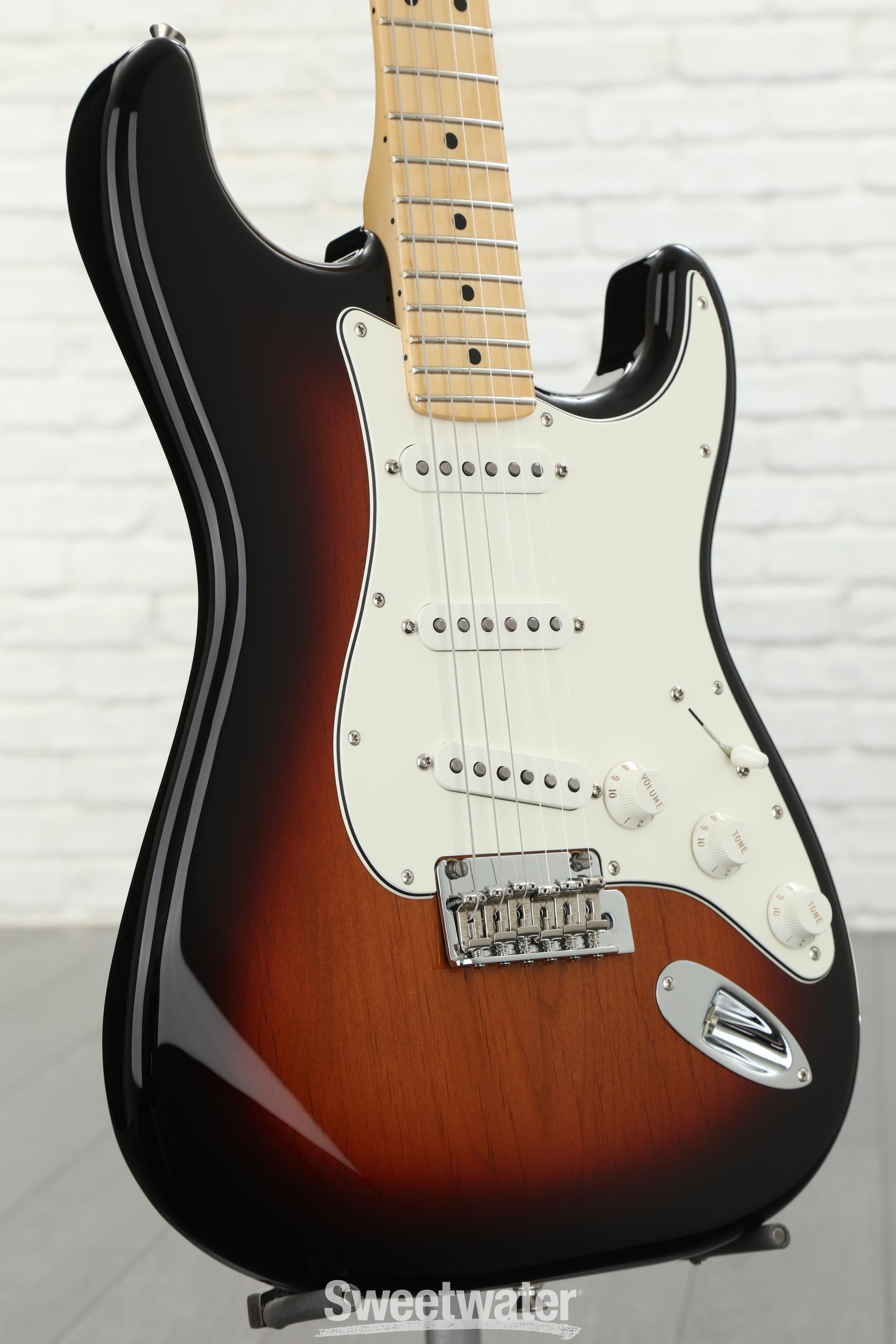 Fender Player Stratocaster - 3-Tone Sunburst with Maple Fingerboard