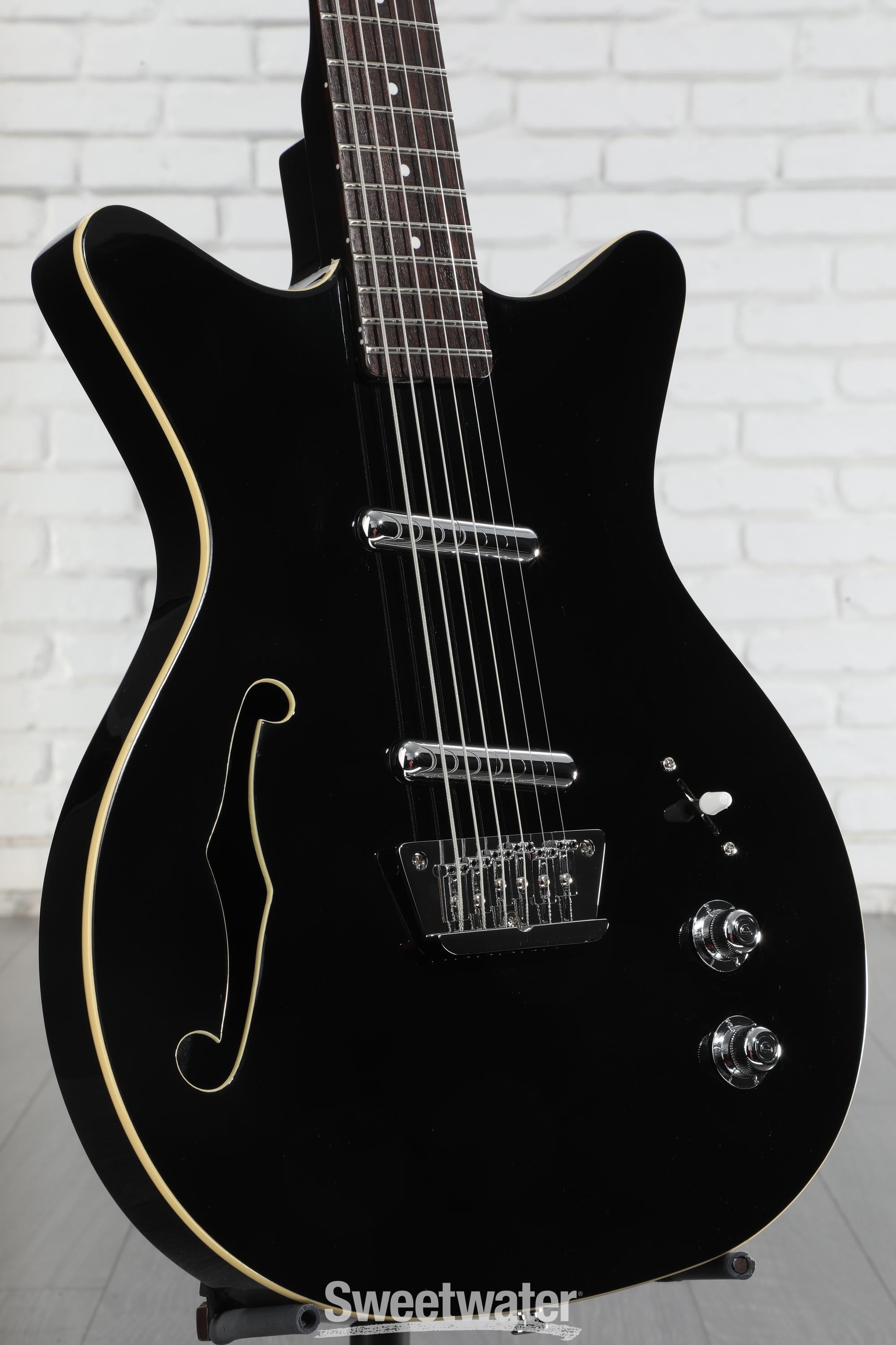 DANELECTRO エレキギター　56-U2 ブラック シングルカット 57 人気商品 DANELECTRO エレキギター 56-U2 ブラック シングル